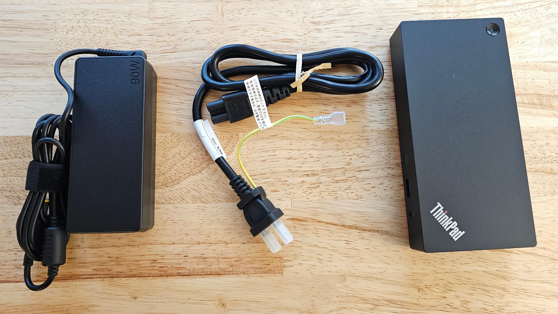 Lenovo ThinkPad Universal USB-C Dock-40AY0090 customer photo 2
