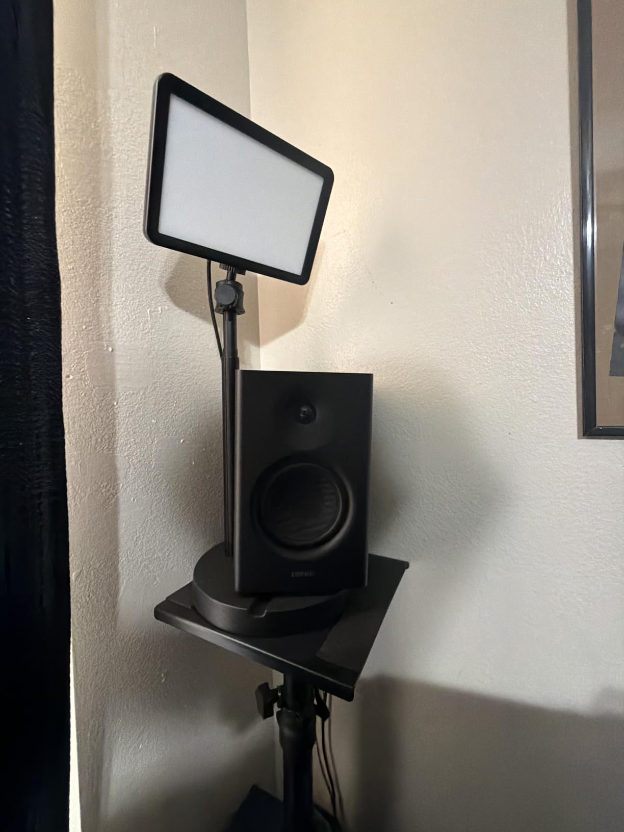 Edifier MR4 Studio Monitor Speakers, 4 inch Active Near-Field customer photo 2