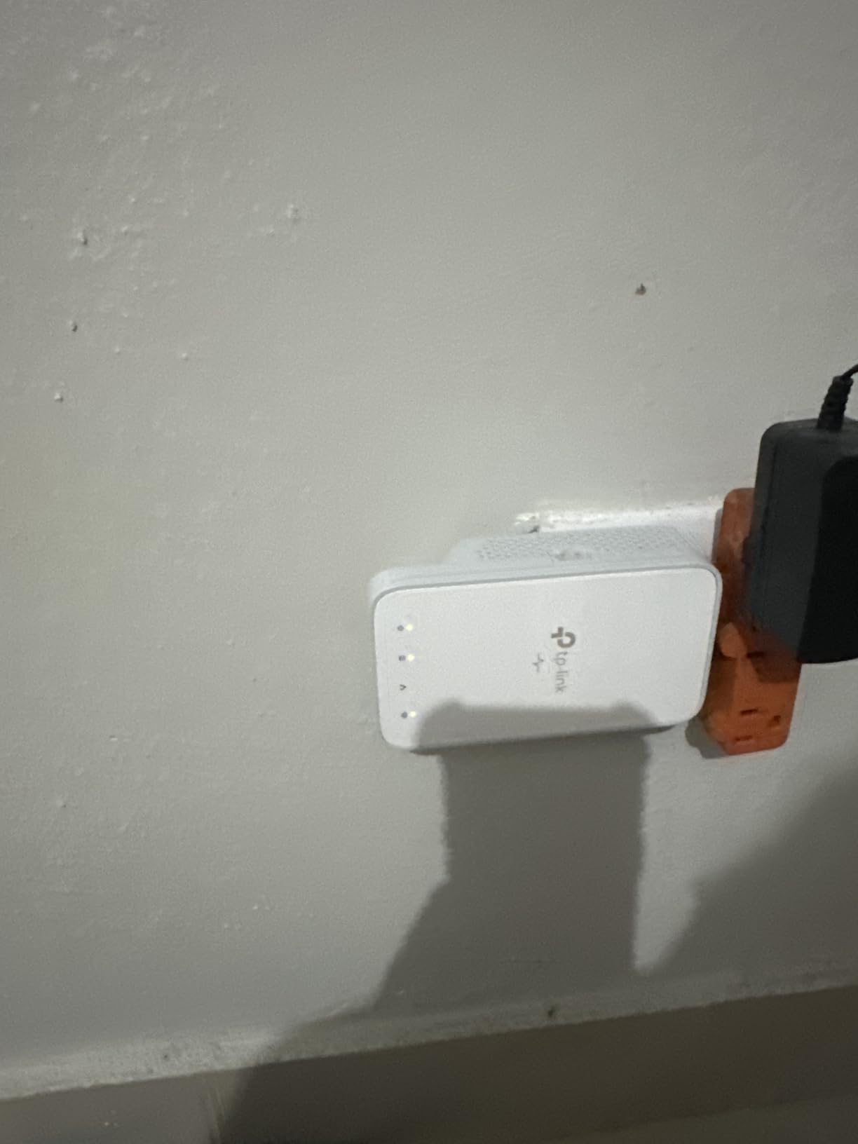 TP-Link AV1000 Powerline Ethernet Adapter WiFi Extender Kit, Passthrough | Includes AV1000 Powerline Adapter and AC1200 Dual Band Extender, Gigabit Port, OneMesh, Plug Pair & Play (TL-WPA7617 KIT) customer photo 2