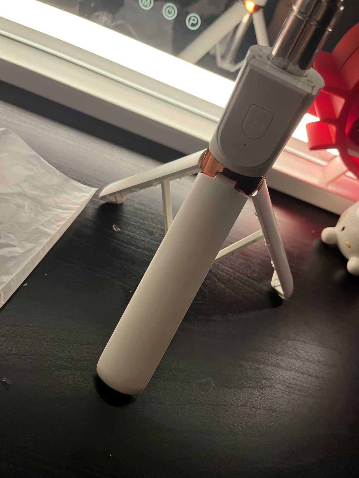 Selfie Stick Tripod with Wireless Remote, 46'' Cellphone Selfie Stick Tripod with LED Fill Light, for iPhone 16/15/14/14 pro/13/13 Pro/12/11/11 Pro/XS Max/XS/XR/X/8/7 and Android Smartphone(Upgrade) customer photo 1