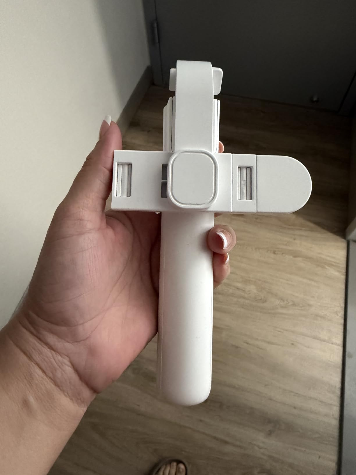 Selfie Stick Tripod with Wireless Remote, 46'' Cellphone Selfie Stick Tripod with LED Fill Light, for iPhone 16/15/14/14 pro/13/13 Pro/12/11/11 Pro/XS Max/XS/XR/X/8/7 and Android Smartphone(Upgrade) customer photo 2