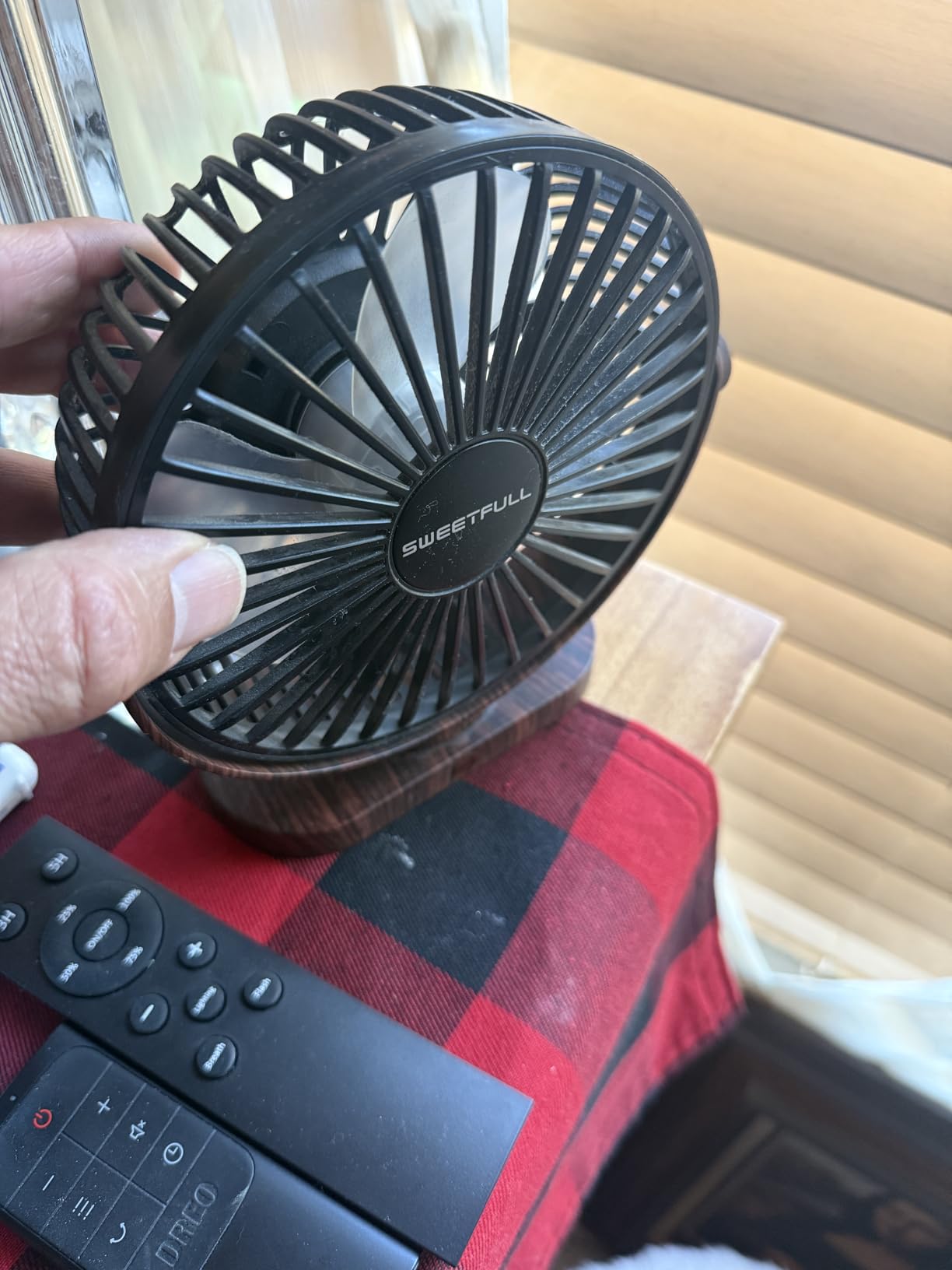 SWEETFULL Small USB Desk Fan, Desktop Table Fan, Quiet Office Mini - Black customer photo 1