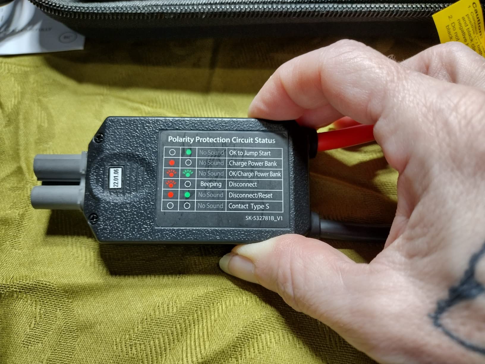 Type S Dynamic Light DL20 1000A Car Battery Jump Starter 12V 6L Gas 3L Diesel LCD Display, Car Jumper Starter Portable Charger, Jump Box, Power Bank, Emergency Hazard Lights, UL Listed - Black customer photo 1