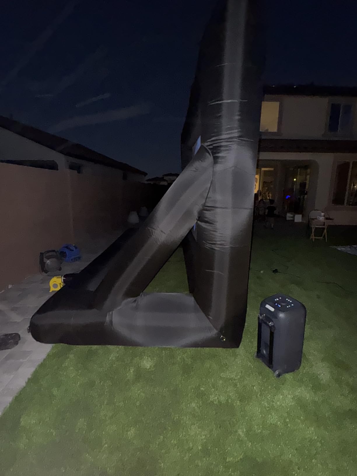 Inflatable Projector Screen, 16FT Blow Up Movie Screen Outdoor Projector, Easy Set Up One-piece Design Front & Rear Projection with Air Blower for Outside Backyard Family Movie Night Pool Party customer photo 1