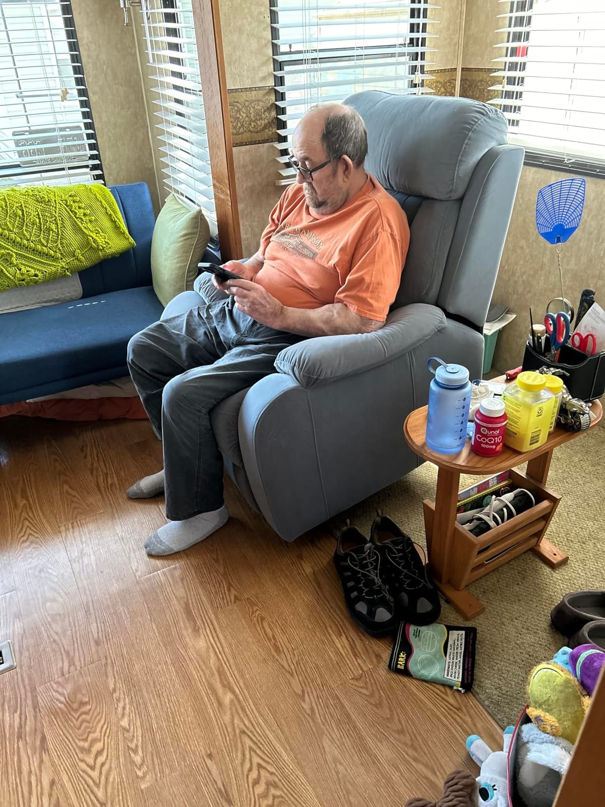 cinkehome Small Power Lift Recliner for Elderly, Lift Chair Recliners, Electric Recliner Chairs for Seniors, Remote Control, Adjustable, Side Pocket (Navy Blue) customer photo 1