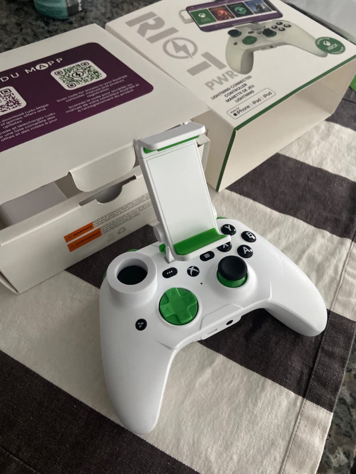 RiotPWR Mobile Cloud Gaming Controller for Lightning Connected iOS customer photo 2