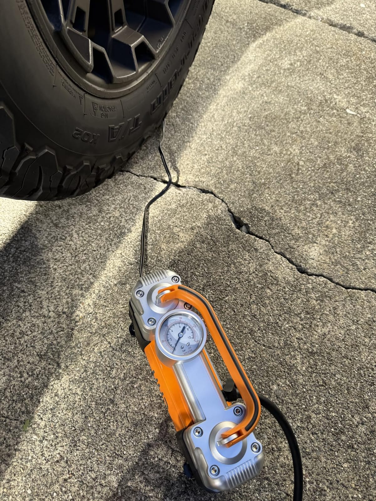 UUP Portable 12V Air Compressor, 150 PSI Tire Inflator with Dual Cylinders | Heavy-Duty Air Pump with Emergency LED Light for Car, Truck, SUV, RV, Bicycle Tires, Balls, Air Mattress, Orange customer photo 2
