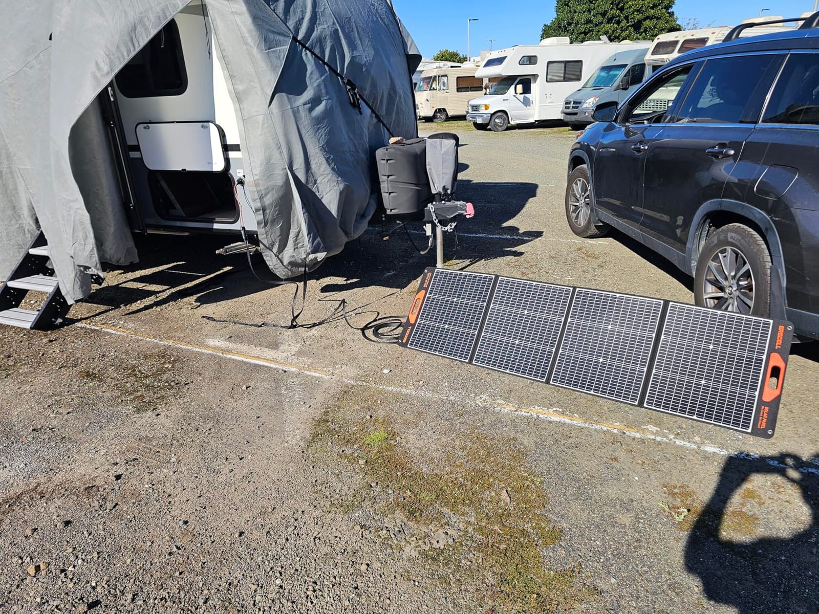 200W Portable Solar Panel for Power Station Generator, 12V/24V Flexible Foldable Solar Panel Kit Lightweight High-Efficiency Solar Charger Power Backup for Outdoor Van Camper Boat Caravan Off-Grid customer photo 2