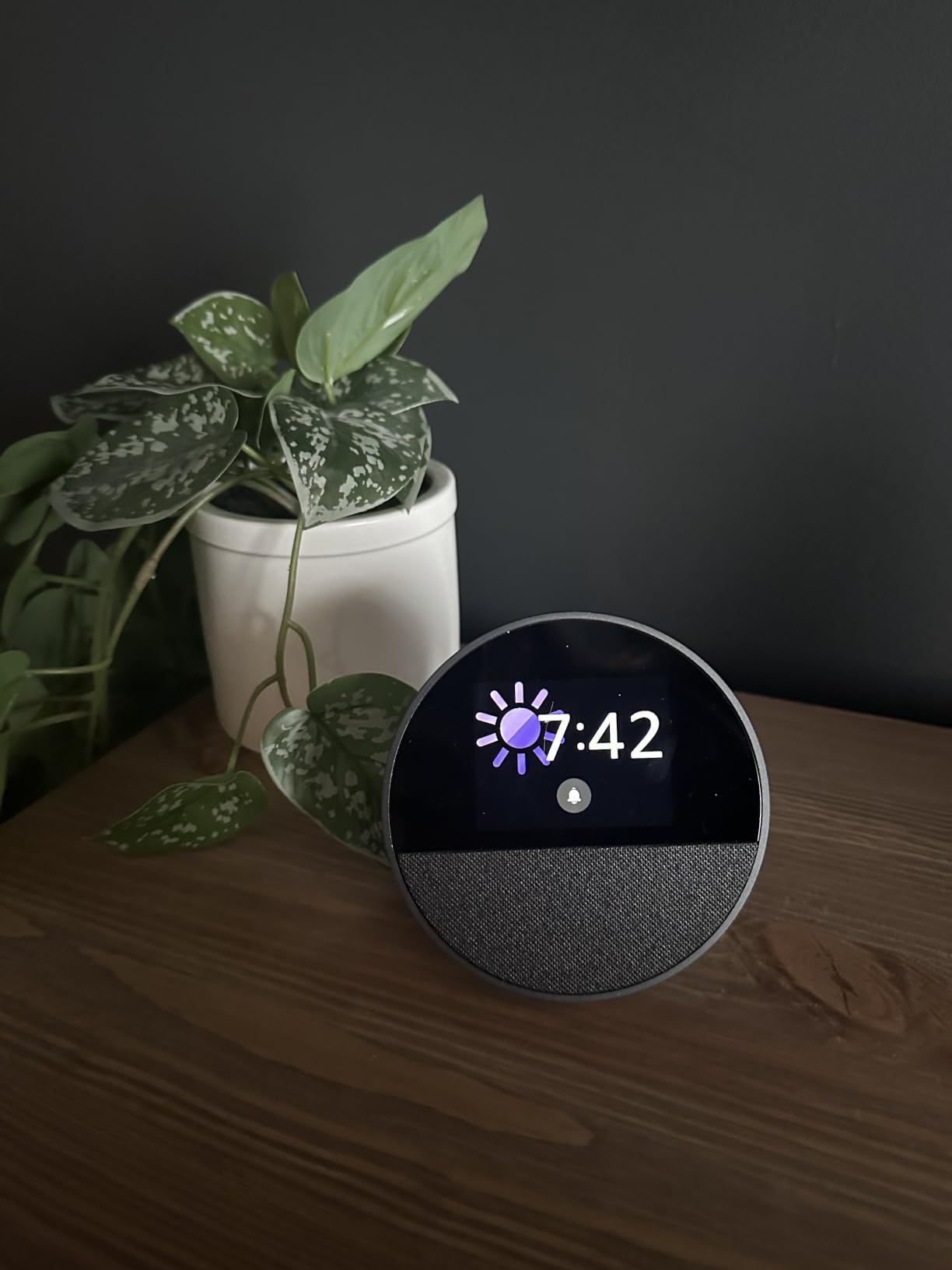 Amazon Echo Spot (newest model), Great for nightstands, offices and kitchens, Smart alarm clock, Designed for Alexa+, Glacier White customer photo 2