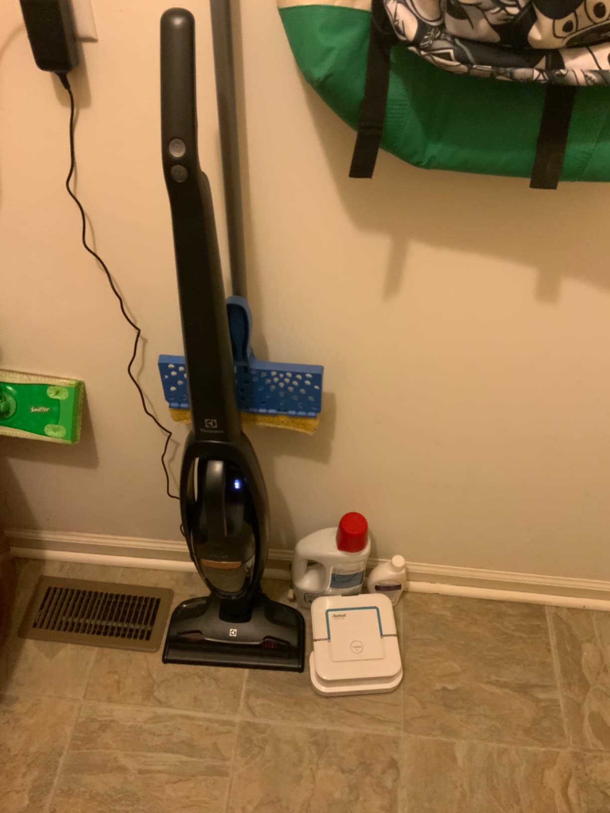 Electrolux WellQ7 Cordless 2-in-1 Vacuum with High Suction Power and 5-Step Filtration System, 50-Minute Run Time, 2 Power Modes, Denim Blue customer photo 1