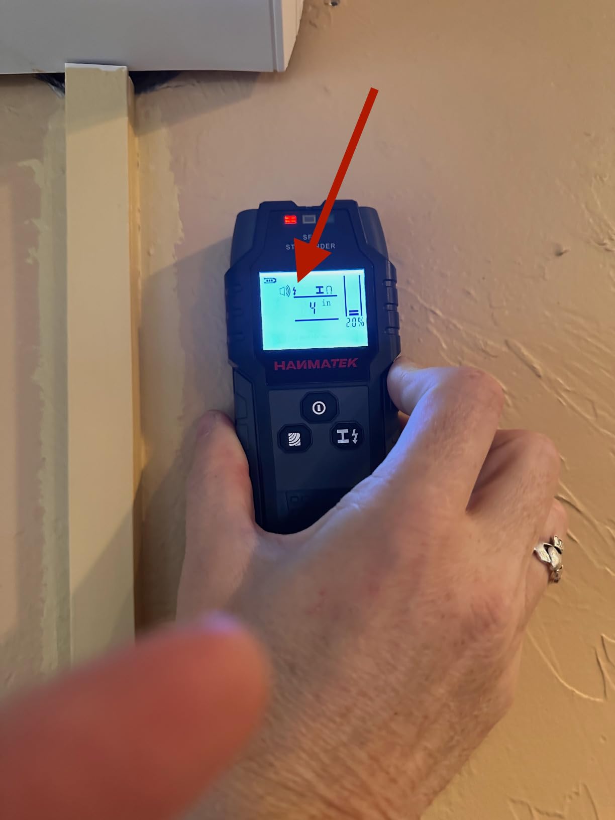 HANMATEK Stud Finder Wall Scanner Detector with Pro Smart Sensor,Audio Alarm and HD LCD Display,5 in 1 Upgrade Wood Exact Mode Stud Finder Tool for The Center Edge of Metal,Studs,AC Wire,Pipe customer photo 1