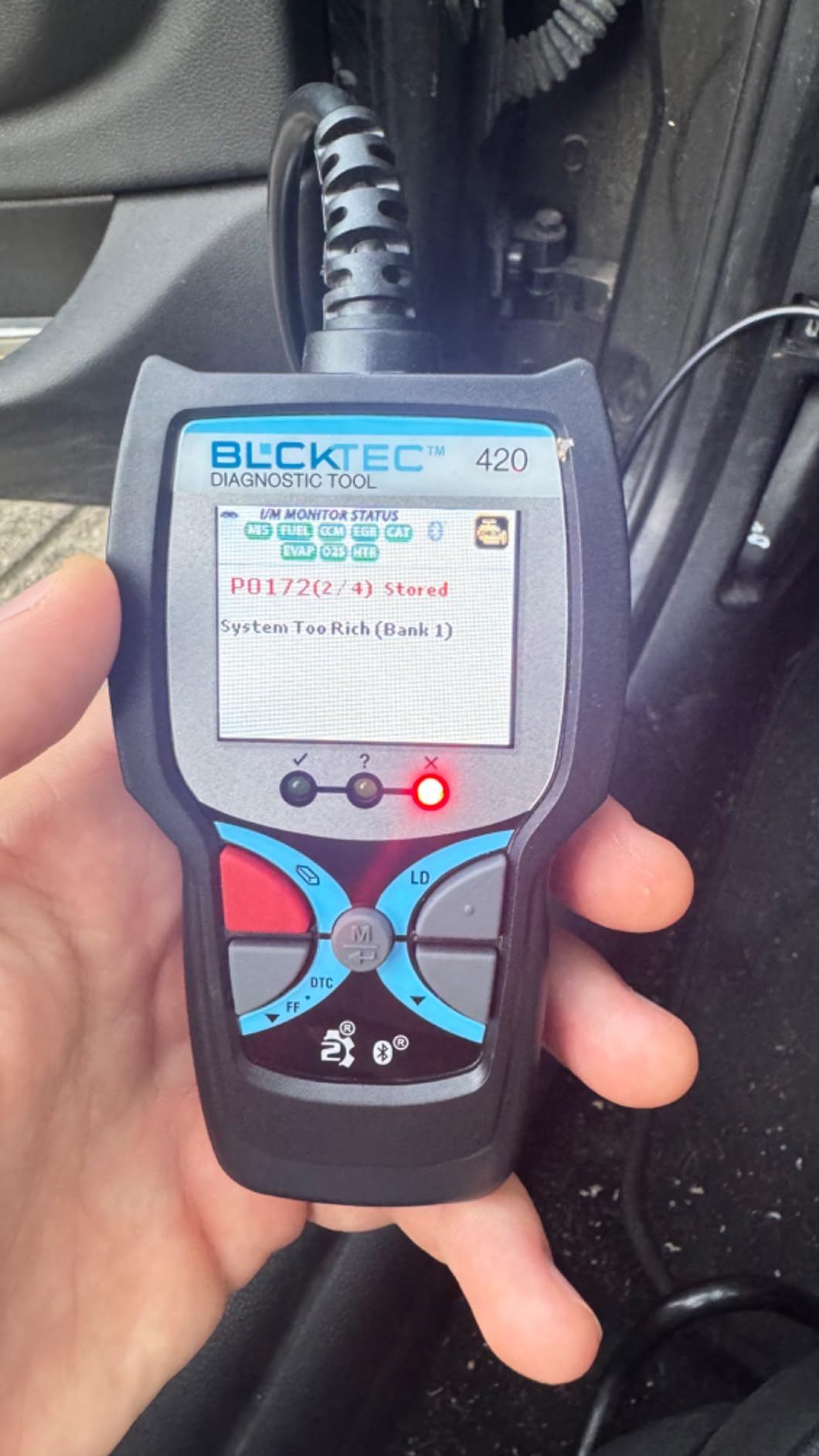 BLCKTEC 420 Bluetooth OBD2 Scanner Diagnostic Tool - Vehicle Code Reader for Car - Clears Check Engine Light - Comes with Premium OBD App On IOS & Android - Works For All Cars 1996 & Newer customer photo 2
