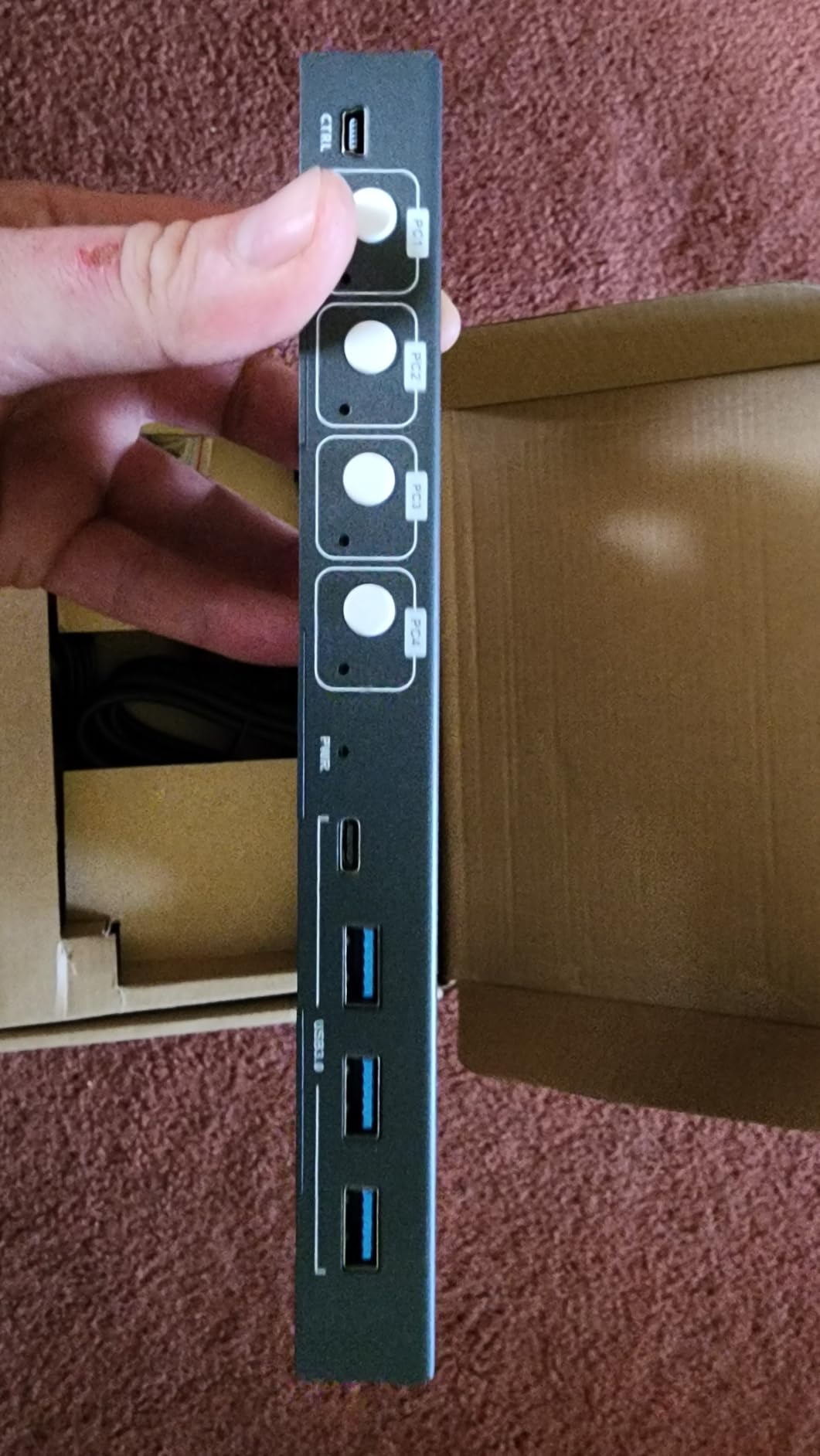 USB3.0 KVM Switch HDMI 4K@60Hz for 4 Computers Share 1 Monitor, KVM Switch 4 Port with 3 USB 3.0 Ports Share Keyboard Mouse, Support Button Switch, Plug and Play | KVM Switch 4 Port with 3 USB 3.0 Ports Share Keyboard Mouse, Wired Remote And Button Switch, Plug and Play,EDID Adapative customer photo 2