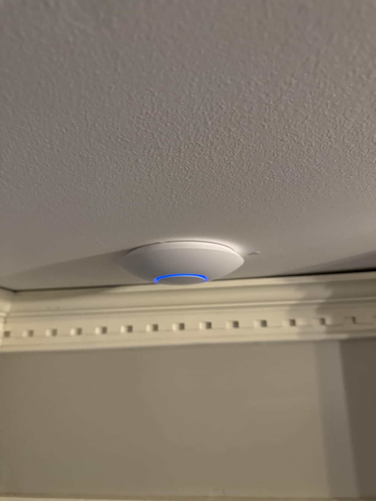 Ubiquiti U6+ AP WiFi6 1xGbE PoE 2x2 Dual customer photo 1