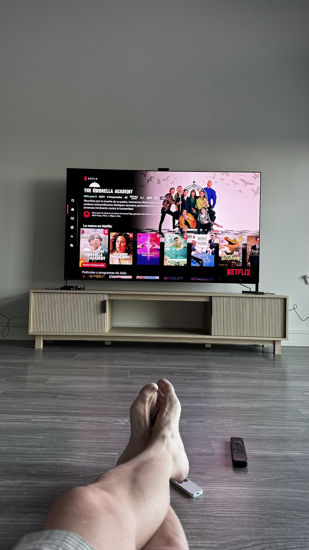 Sony QD-OLED 77 inch BRAVIA XR A95L Series 4K Ultra HD TV: Smart Google TV with Dolby Vision HDR and Exclusive Gaming Features for The PlayStation 5 XR77A95L- Latest Model, Black customer photo 1