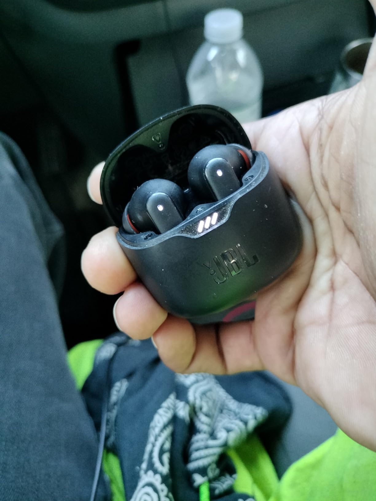 JBL Tune Flex - True Wireless Noise Cancelling Earbuds (White), Small customer photo 1