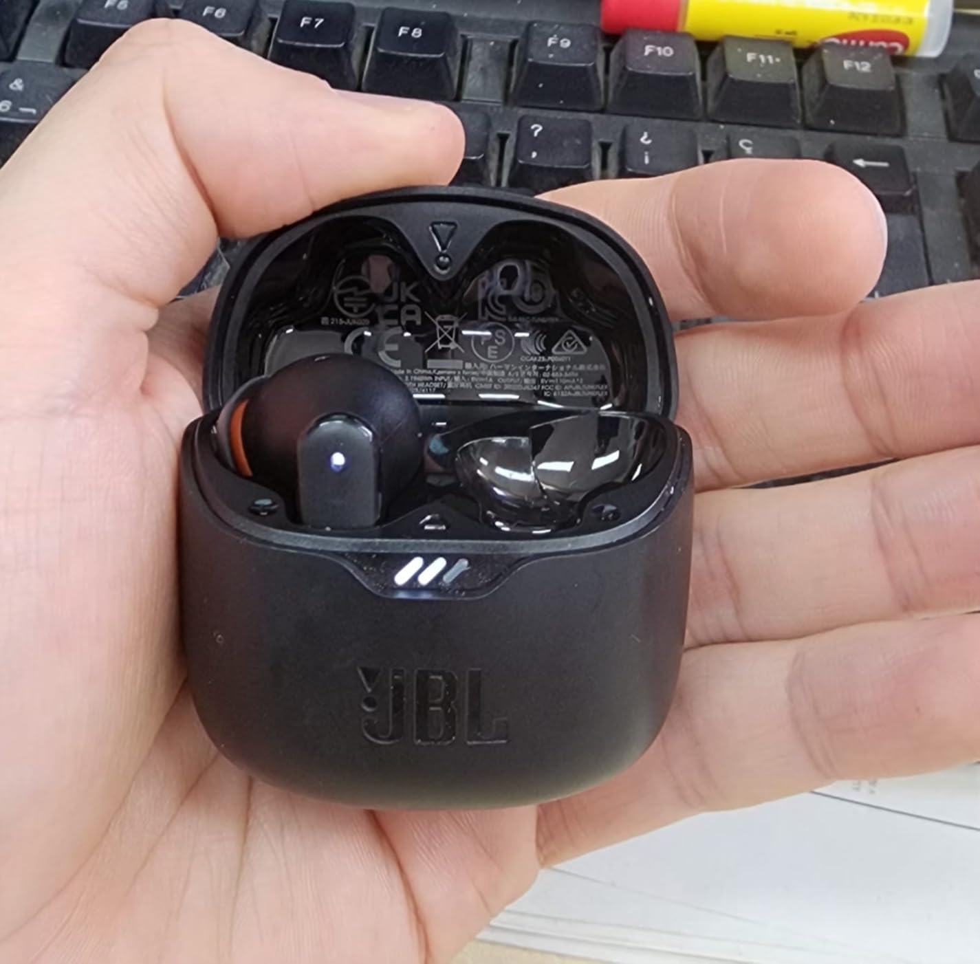 JBL Tune Flex - True Wireless Noise Cancelling Earbuds (White), Small customer photo 2