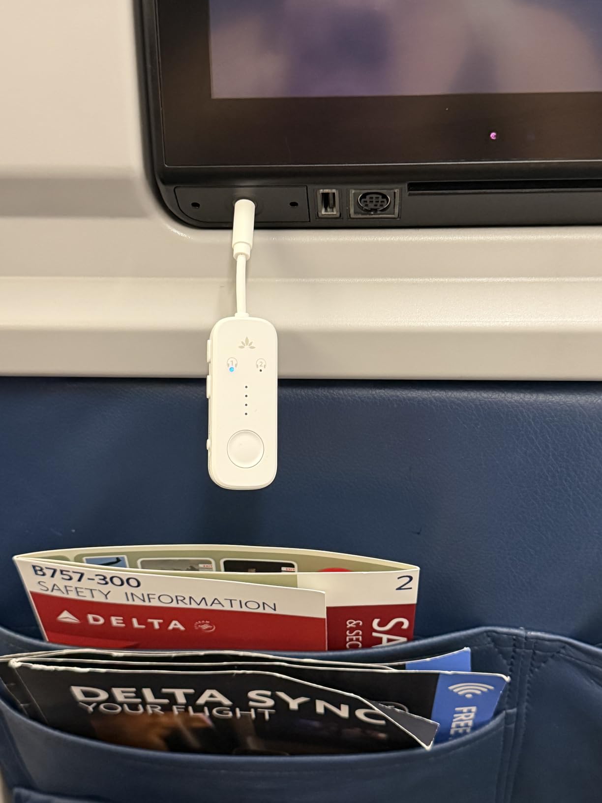 Avantree Relay - Airplane Bluetooth Adapter for 2 AirPods or Headphones customer photo 1
