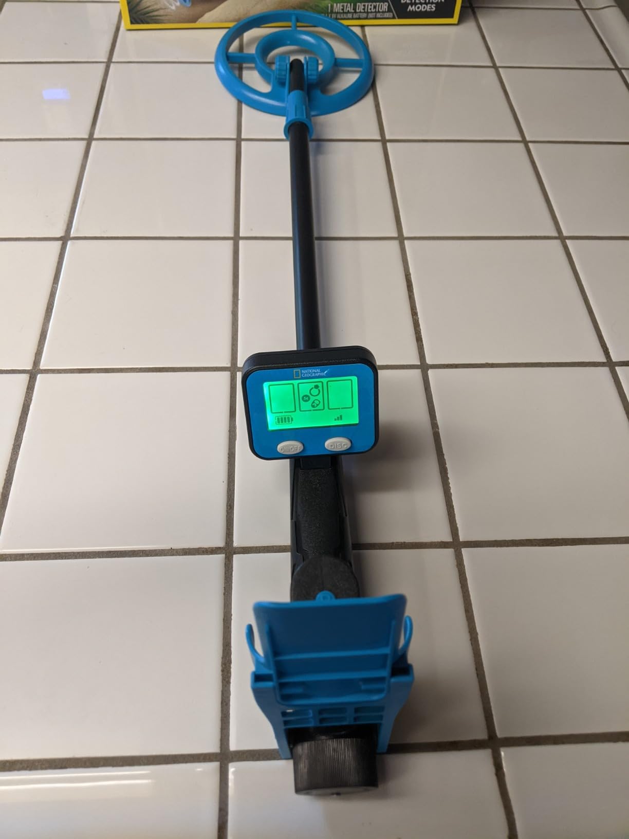 National Geographic Metal Detector for Kids with Pinpoint Function | 7.4-Inch Waterproof Coil, LCD Display, Adjustable Sensitivity, Pinpoint Mode, Detects Up to 6 Inches Deep, Beach Treasure Toy customer photo 1