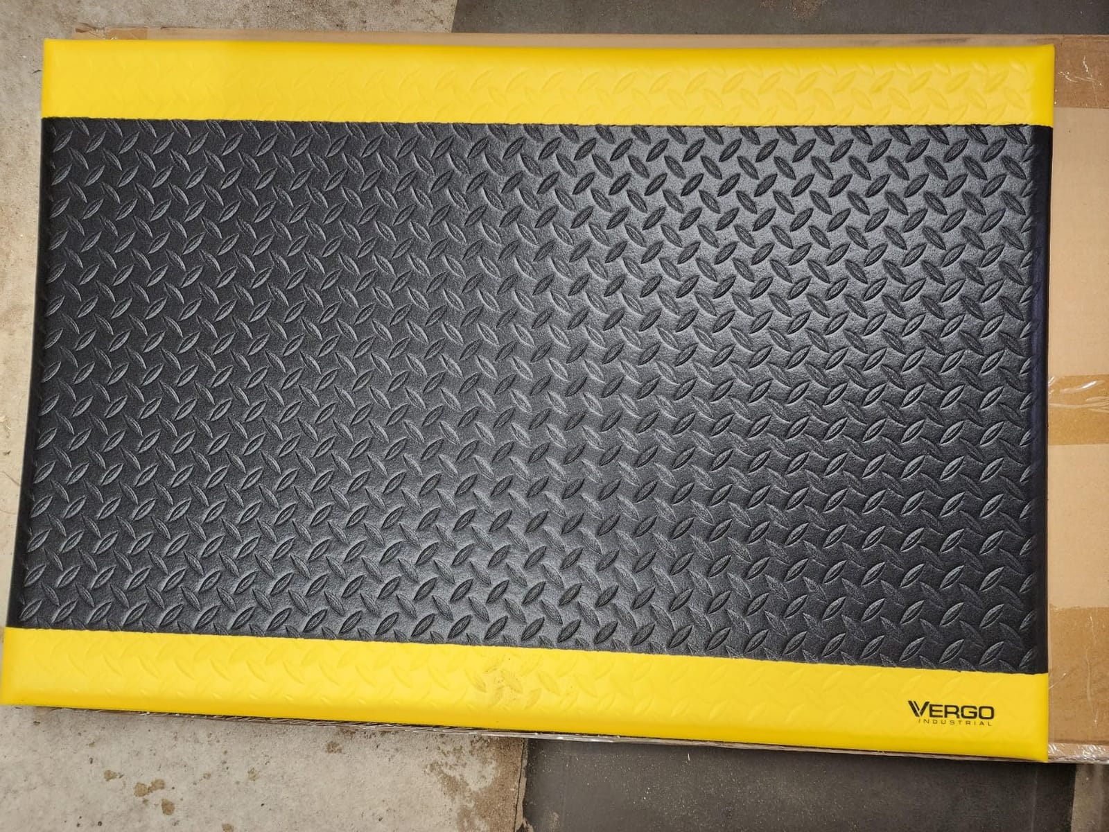 Vergo Industrial 15/16” Extra Thick Anti Fatigue Mat - Heavy Duty Commercial Grade Diamond Plate Ergonomic Standing, Non-Slip Black with Yellow Anti Fatigue Floor Mat for Work, Shop (1-Pack 3' x 5') customer photo 1