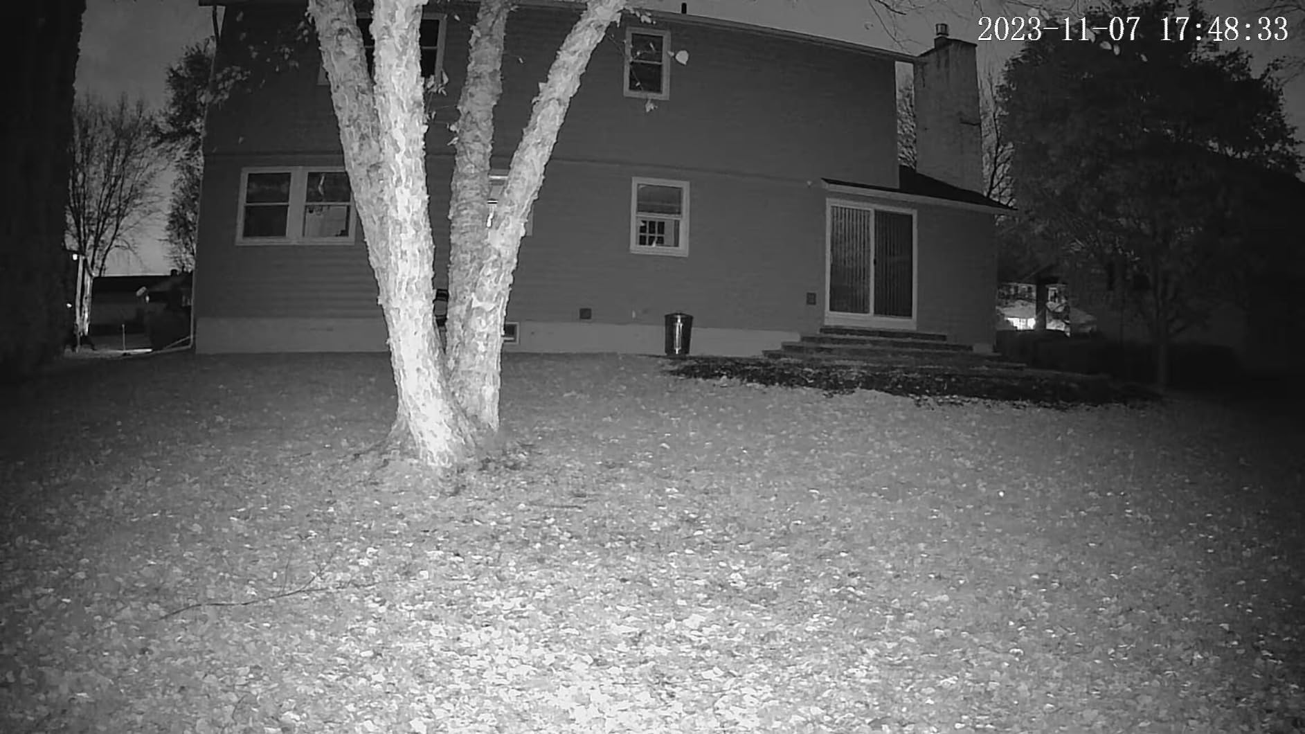 Cinnado 2K Solar Wireless Outdoor Cameras for Home Security White B6 2Pack customer photo 2
