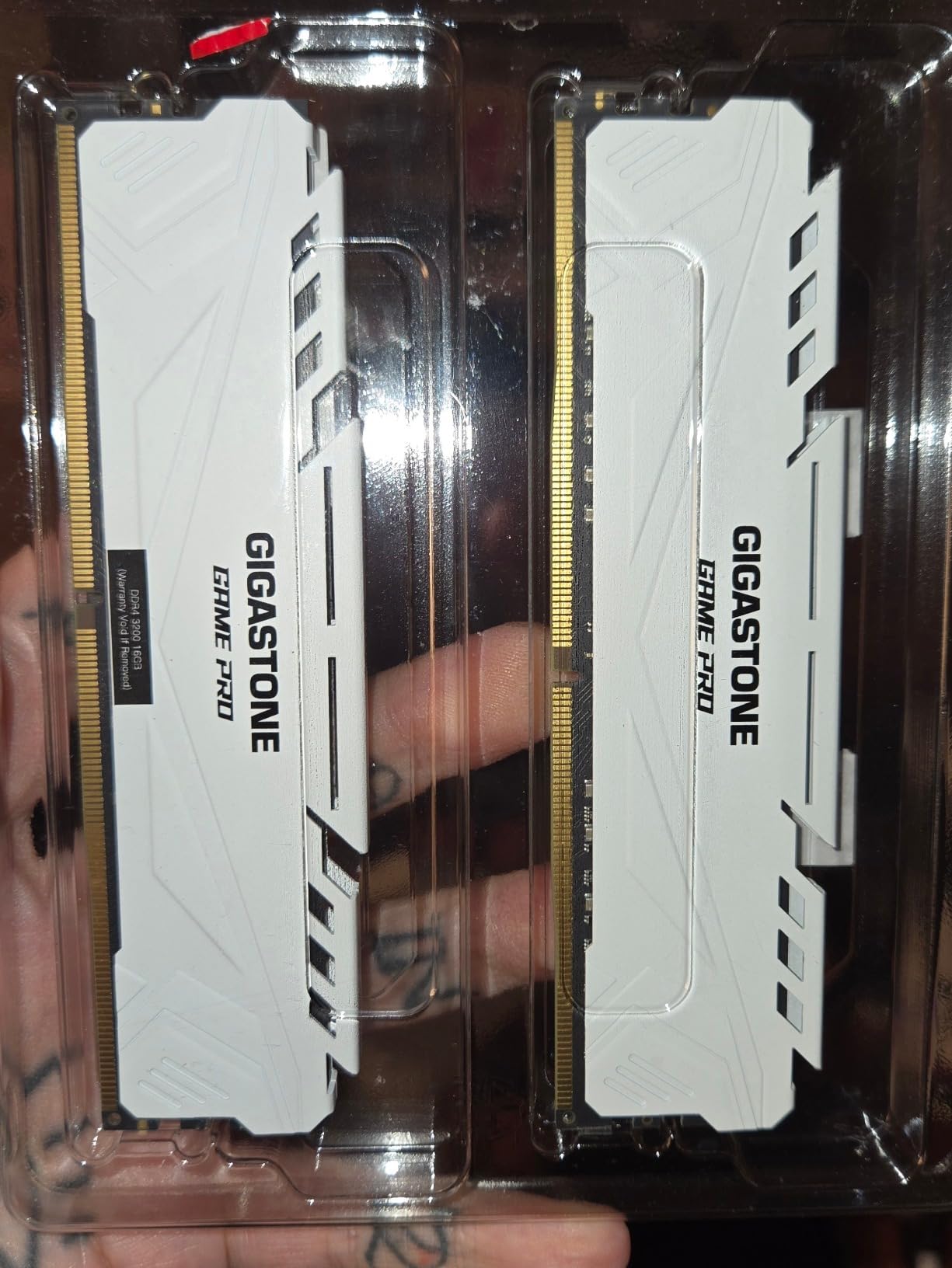 【DDR4 RAM】 GIGASTONE Game PRO 32GB Kit (2x16GB) DDR4 3200MHz PC4-25600 CL 16-18-18-40 Intel XMP 2.0 AMD Ryzen 1.35V UDIMM 288 Pin Unbuffered Non ECC High Performance Gaming Desktop Memory - White customer photo 1