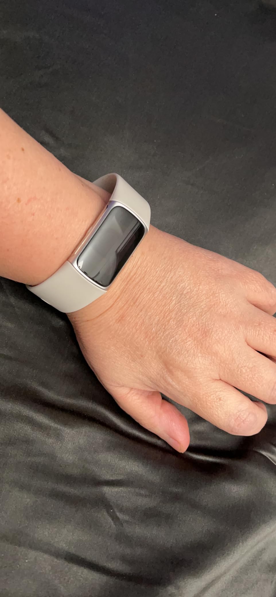 Google Fitbit Charge 6 - Fitness Tracker - Porcelain/Silver customer photo 1