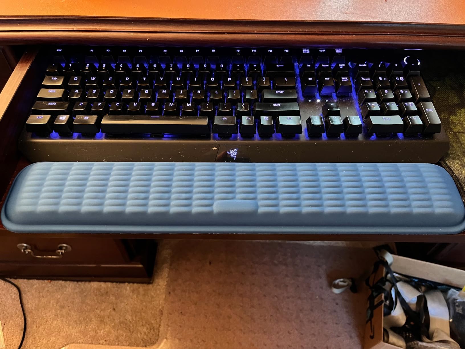 MEKASS Ergonomic Wrist Rest for Keyboard and Mouse, Soft Memory Foam Keyboard Wrist Rest Set with Non-Slip Silicone Base, Easy Typing, Pain Relief, Comfort for Office, Work, Gaming (Classic Black) customer photo 1