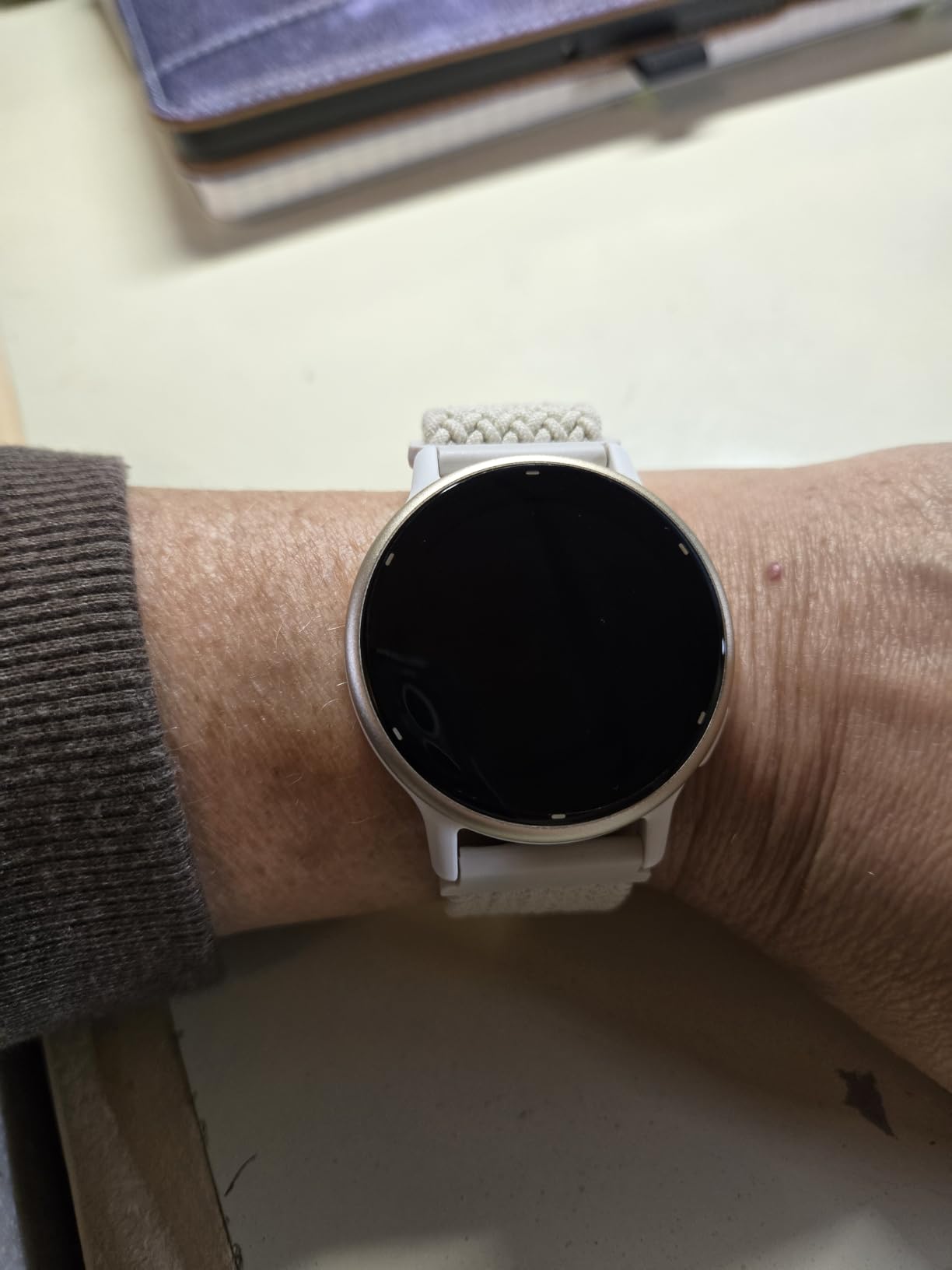 Garmin vívoactive 5, Health & Fitness GPS Smartwatch, 42mm, Ivory customer photo 1