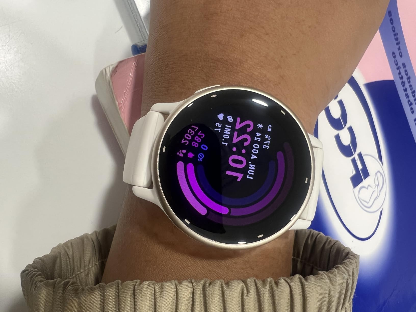 Garmin vívoactive 5, Health & Fitness GPS Smartwatch, 42mm, Ivory customer photo 2