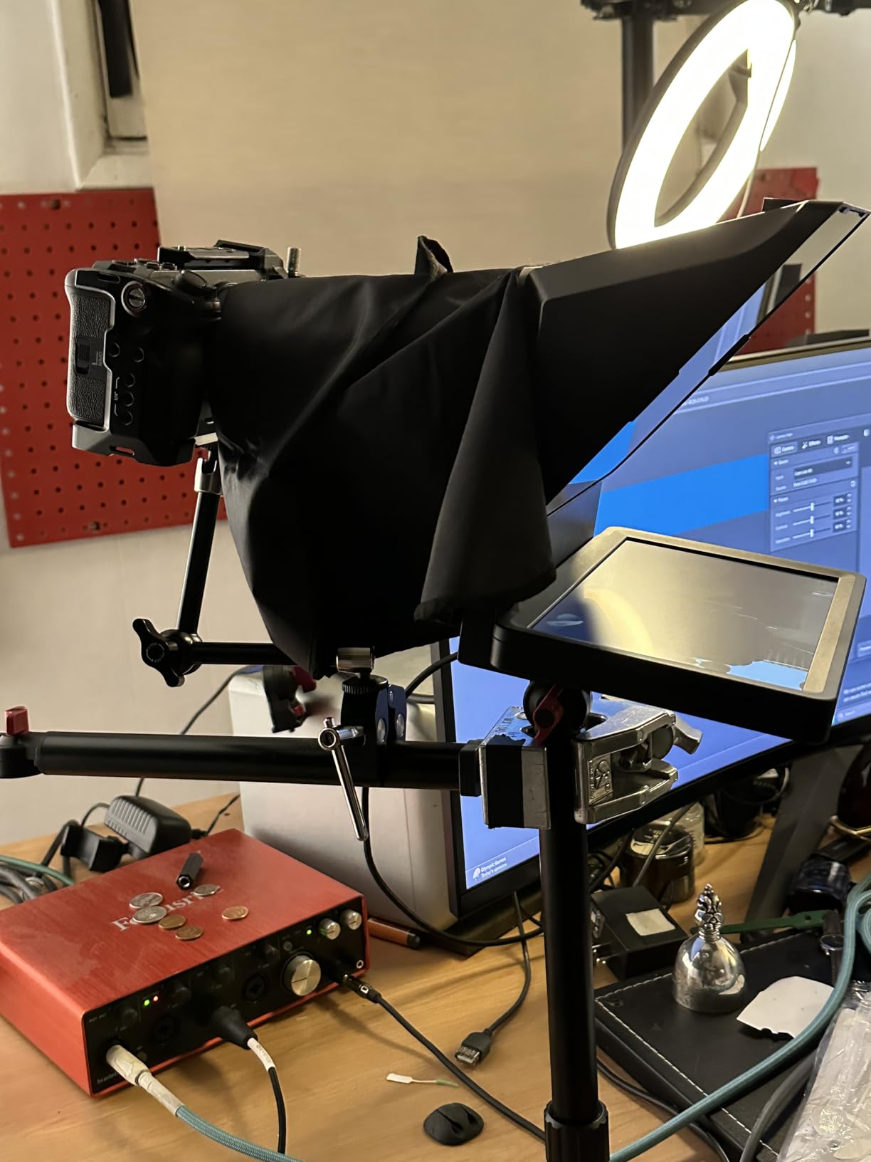 Elgato Prompter, Teleprompter with Built-in Screen, 1080p Full HD Effective Video Resolution customer photo 2