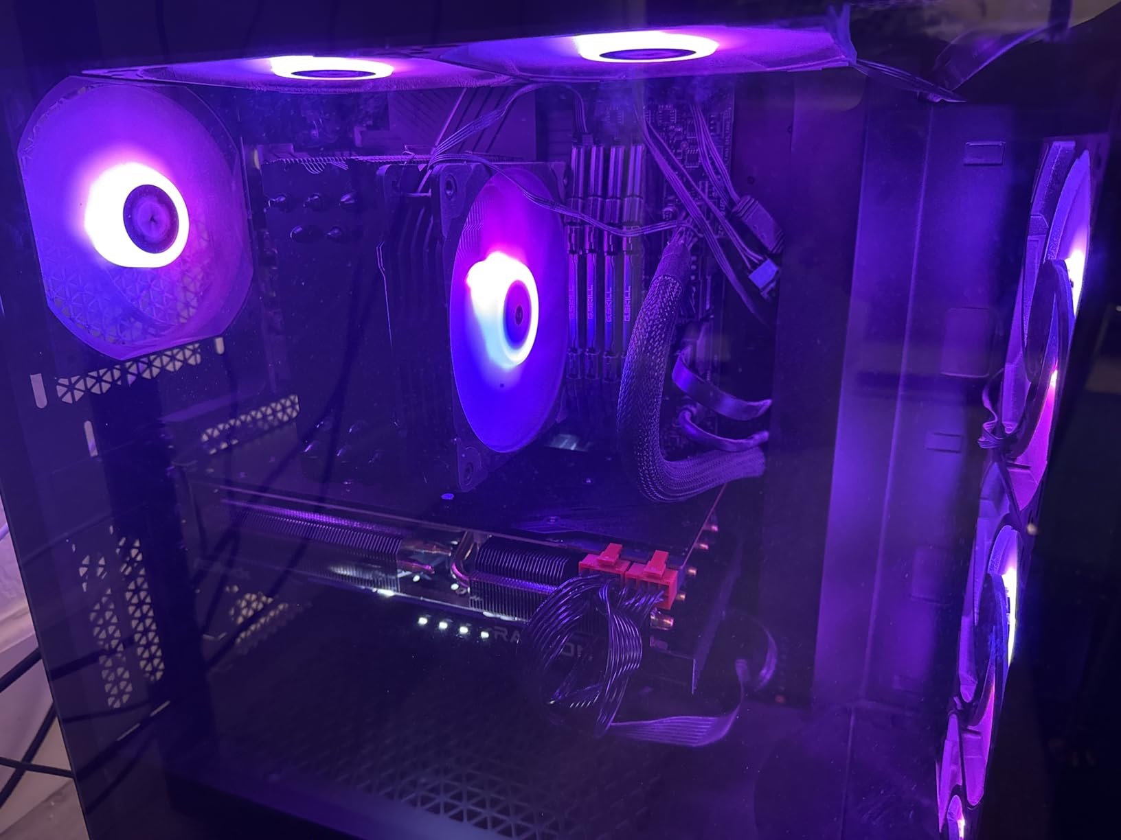 ASRock Radeon RX 7700 XT Challenger 12GB OC Graphics Card, AMD RDNA 3 Architecture, 12GB GDDR6, 2584 MHz Boost Clock, 3X DisplayPort 2.1, 1x HDMI 2.1, Dual Fan Cooling customer photo 1