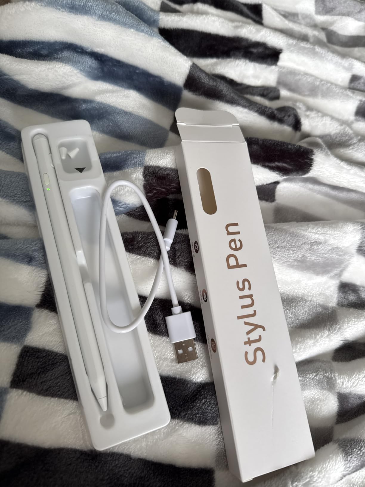 Stylus Pens for Touch Screens, Universal Fine Point iPad Pencil (White) | High Sensitivity & Precision Stylus, Magnetic Adsorption Compatible with iPhone/iPad/Android/Tablet & Other Touch Screens customer photo 2