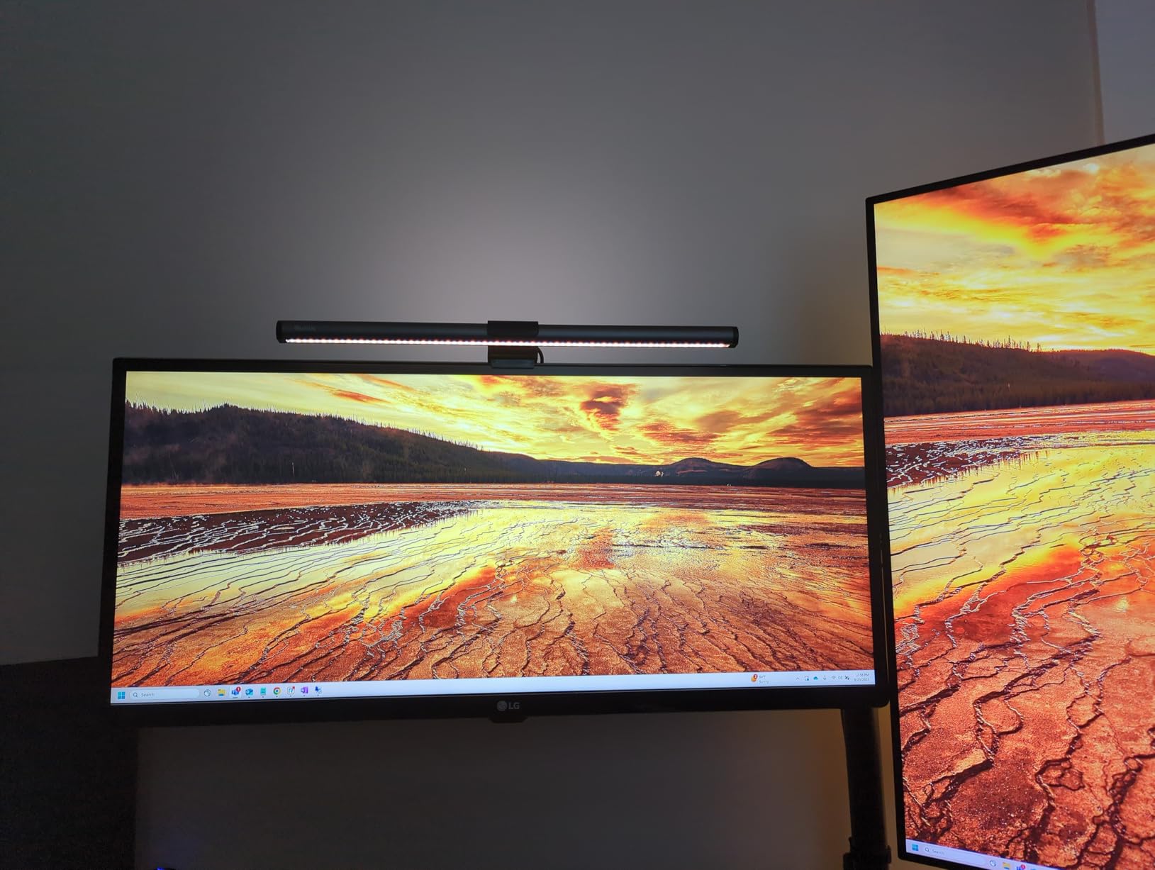 Quntis Computer Monitor Light Bar with Backlight, Desk Lamp with Remote customer photo 1