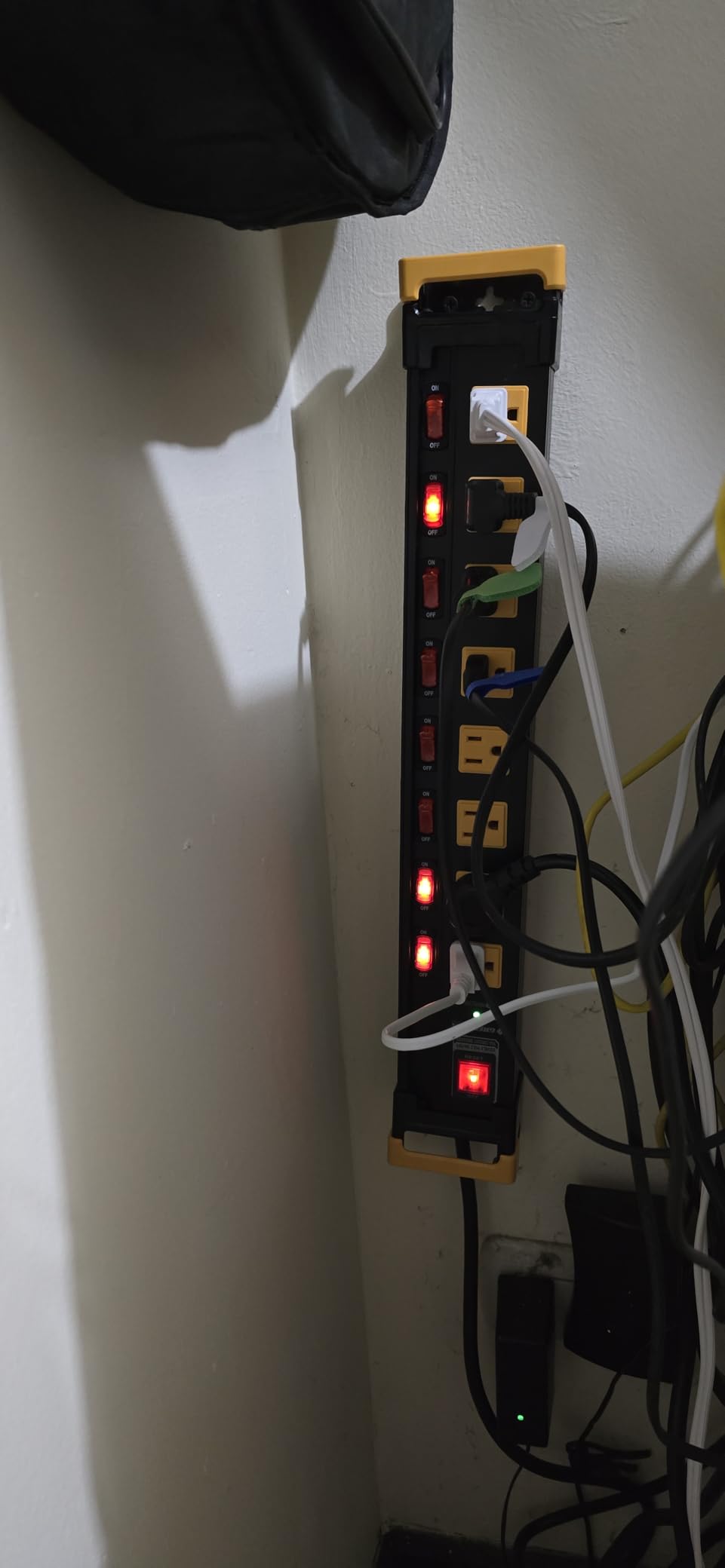 6 Outlet Heavy Duty Surge Protector Power Strip with Individual Switches | 3300J Surge Protection, Recessed Switch Design, Metal Housing, 6FT Cord, Wide-Spaced Outlets, ETL Listed (15A/1875W) customer photo 1