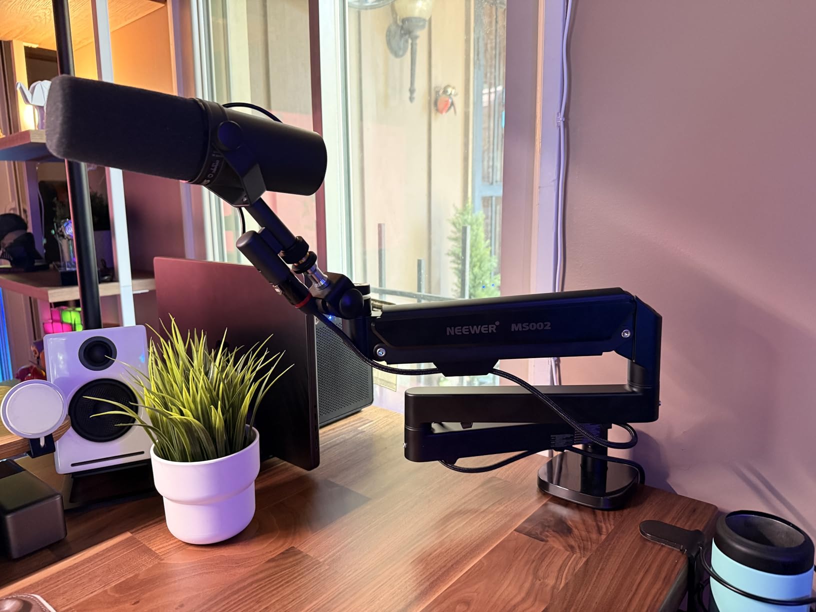 NEEWER Low Profile Mic Arm Desk Mount, 360° Swivel Boom Arm with Pneumatic Damping customer photo 1