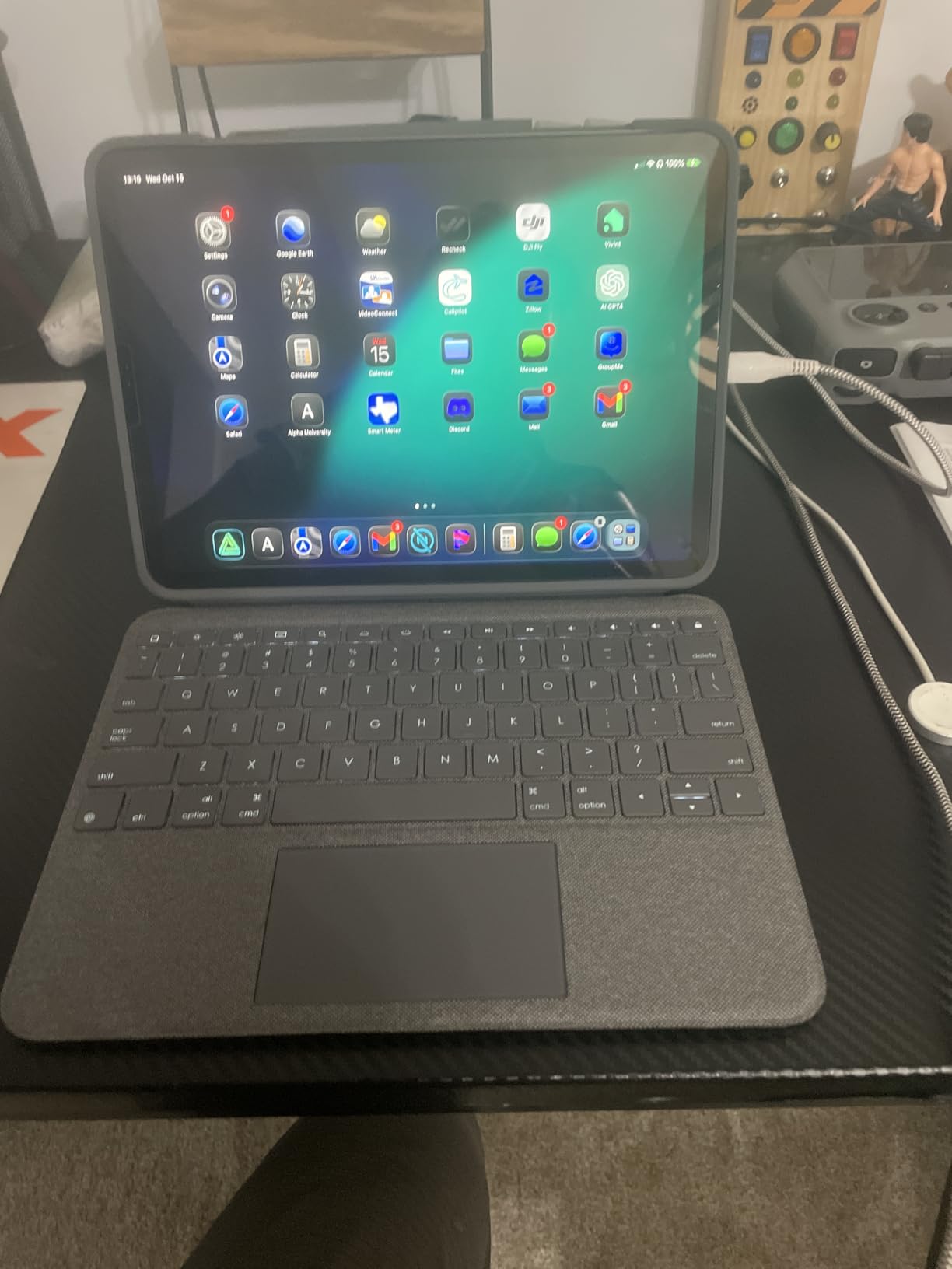 Logitech Folio Touch iPad Keyboard Case with Trackpad and Smart Connector for iPad Pro 11-inch - Grey (Renewed) customer photo 1