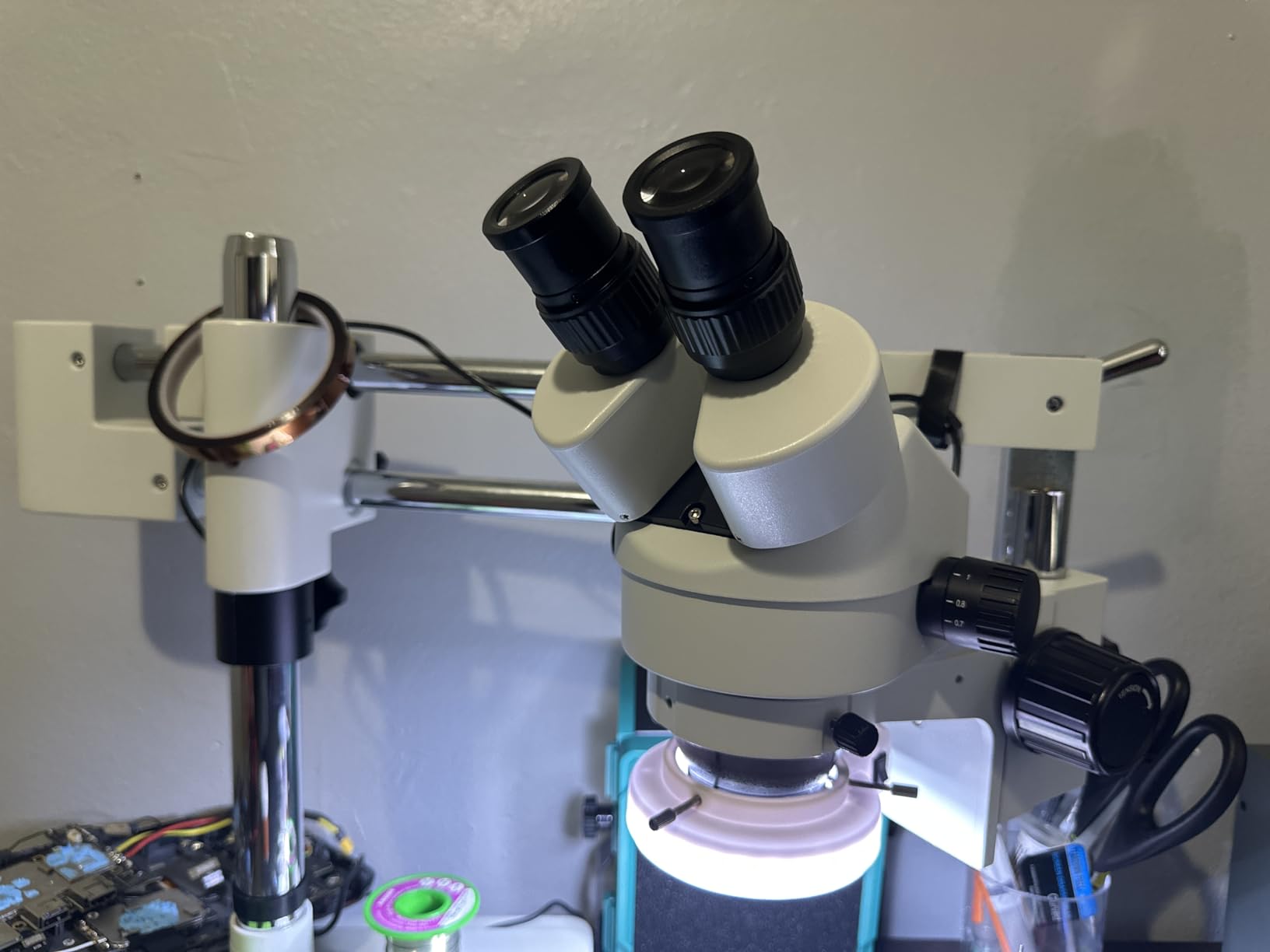 Professional Trinocular Stereo Zoom Microscope, 3.5X-90X Magnification,WF10X Eyepieces, 0.7X-4.5X Zoom，0.5X & 2.0X Auxiliary Lens, Double-Arm Boom Stand, 56S LED Ring Light,Two adapters customer photo 2