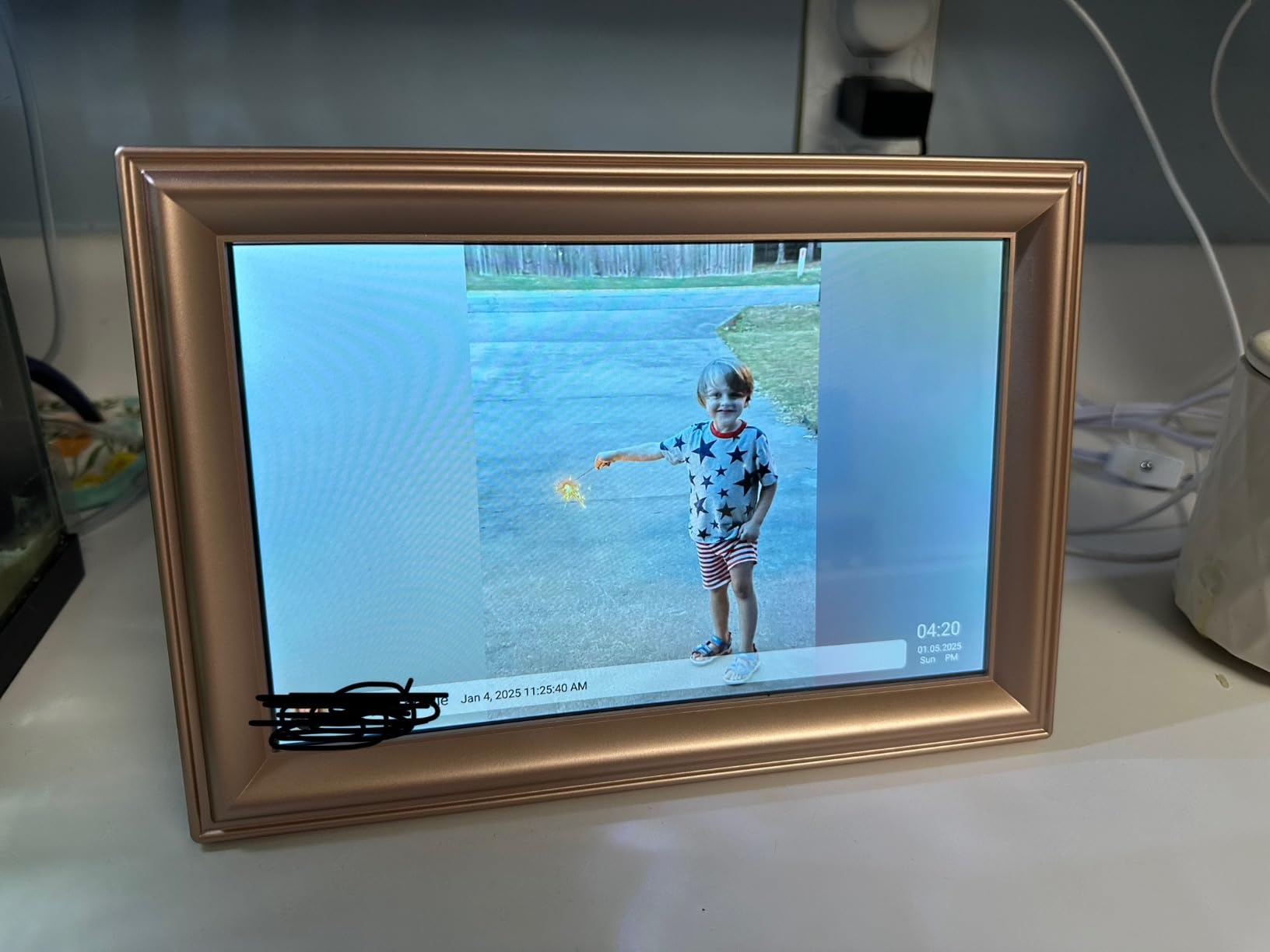 16 Inch Large Digital Picture Frame, Canupdog WiFi Digital Photo Frame with 1920 * 1080 IPS Touchscreen, 32GB Storage, Auto-Rotate, Wall Mountable, Easy Setup, Slideshow Photos and Videos customer photo 1