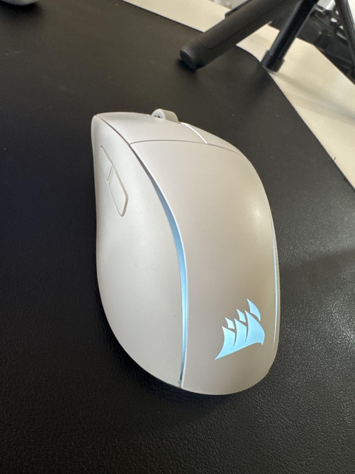 Corsair M75 Wireless RGB Lightweight FPS Gaming Mouse – 26,000 DPI – Swappable Side Buttons – iCUE Compatible – PC – White customer photo 1