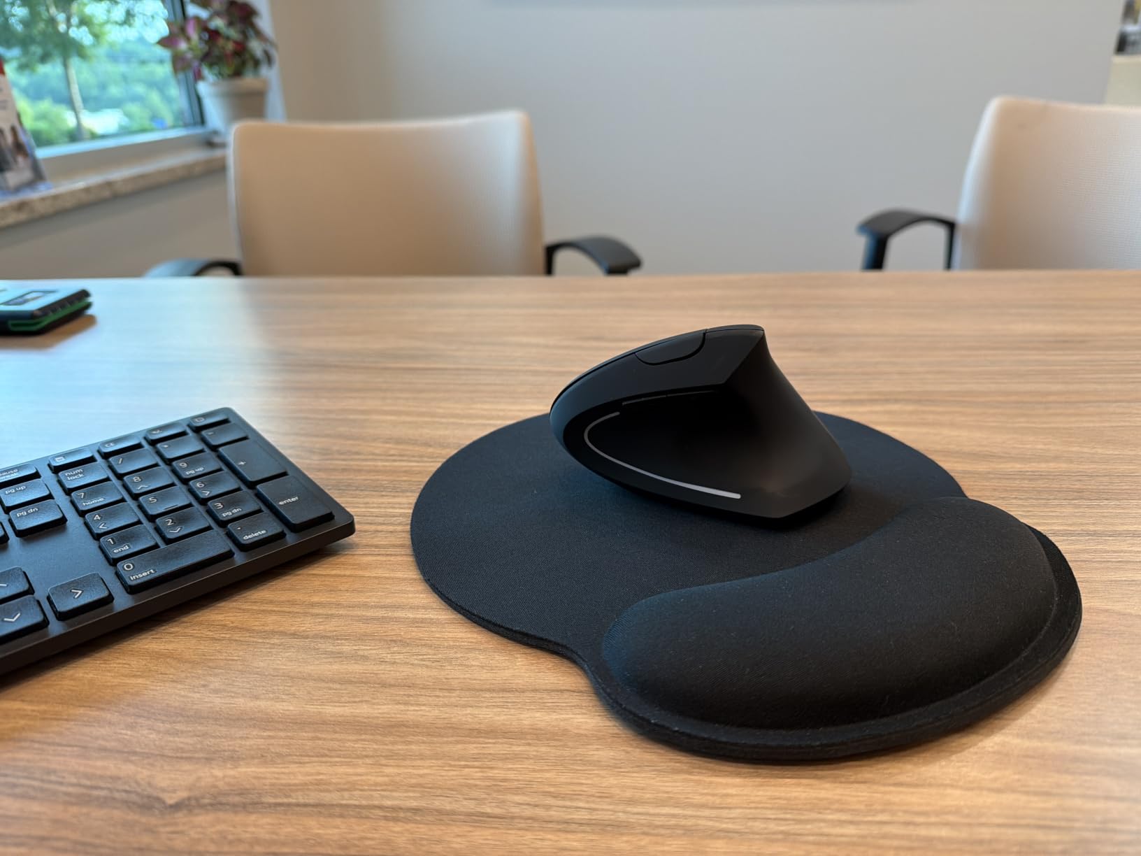 JYKEYMOUT Bluetooth and 2.4G (2-in-1) Rechargeable Wireless Mouse, Ergonomic Vertical Design, 1000/1200/1600 DPI, 6 Silent Buttons, for Laptop, Computer, PC, MacBook, Chromebook-Black customer photo 1