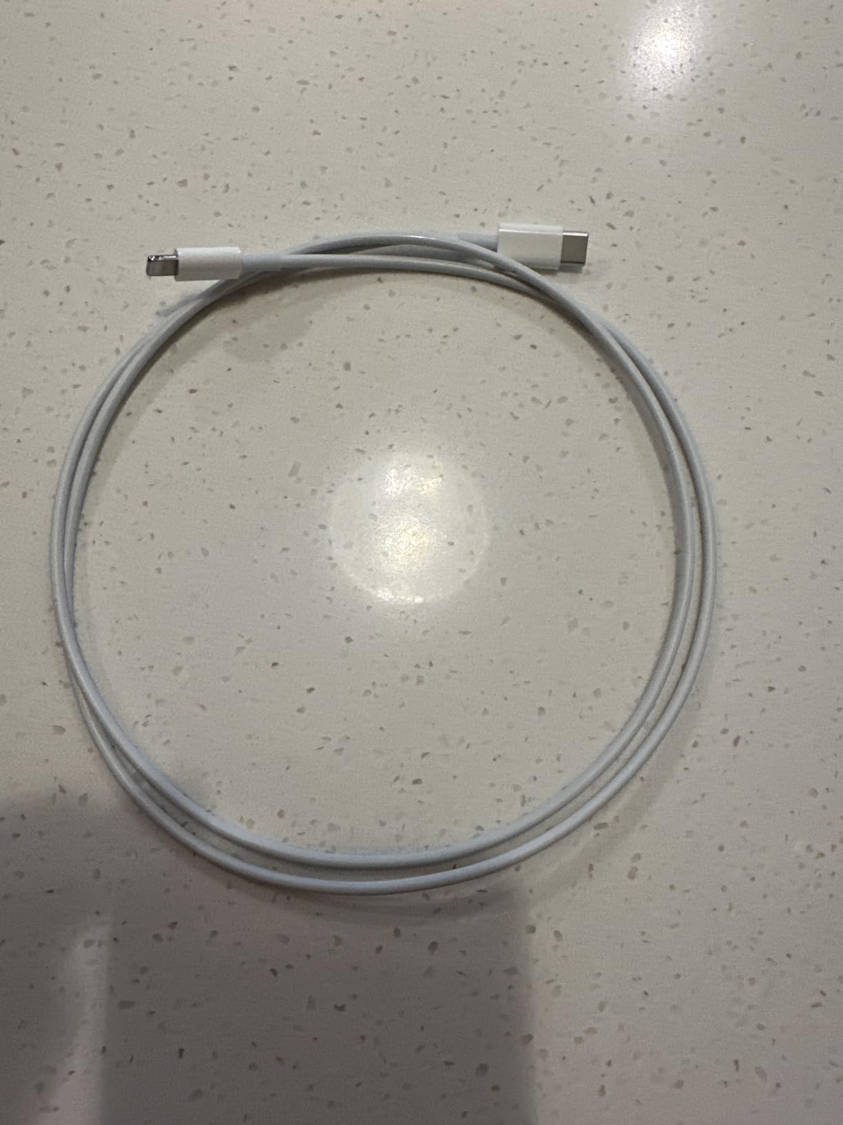 Apple USB-C to Lightning Cable (1 m): Fast and Convenient Charging, Lightning to USB-C or Thunderbolt 3 customer photo 1