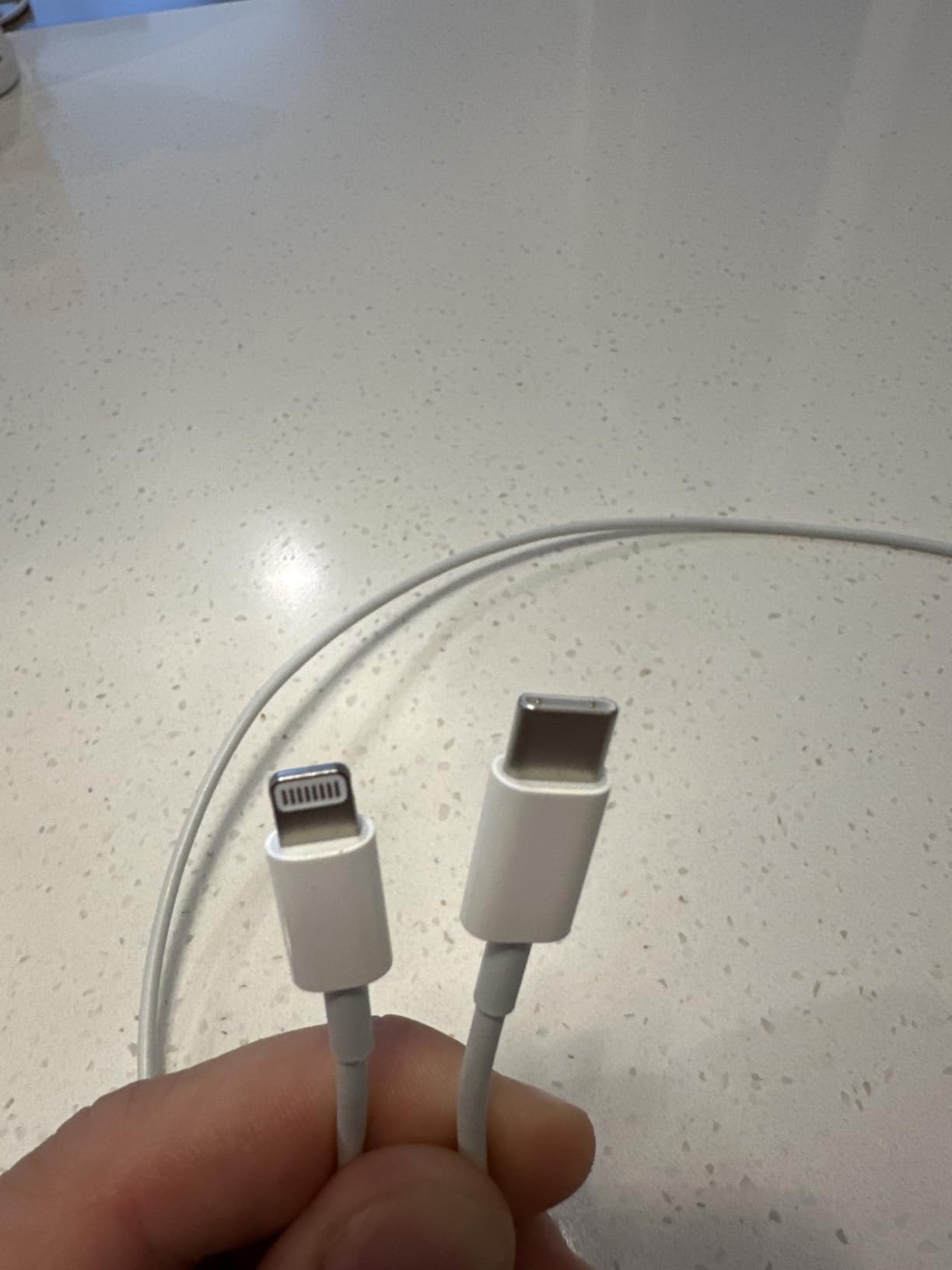 Apple USB-C to Lightning Cable (1 m): Fast and Convenient Charging, Lightning to USB-C or Thunderbolt 3 customer photo 2