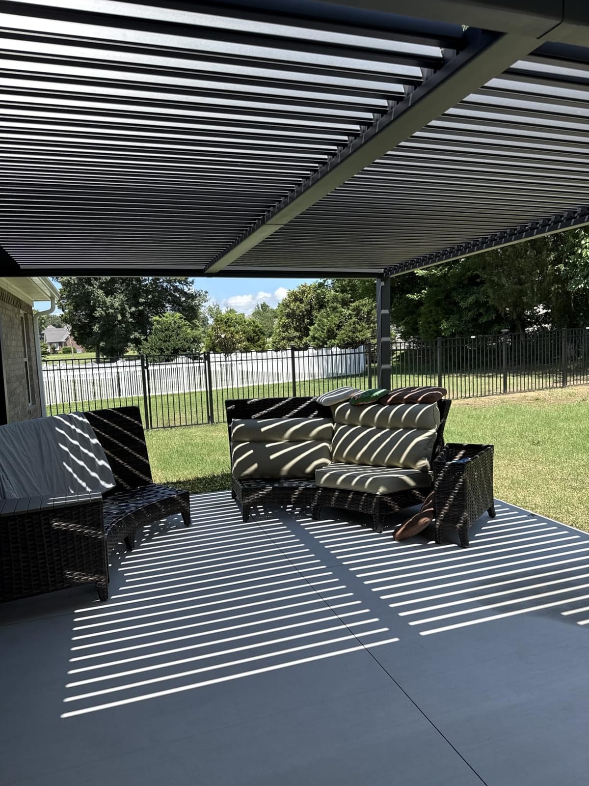 PURPLE LEAF Louvered Pergola 10' x 14' Aluminum Pergola w/Independent Roof customer photo 2