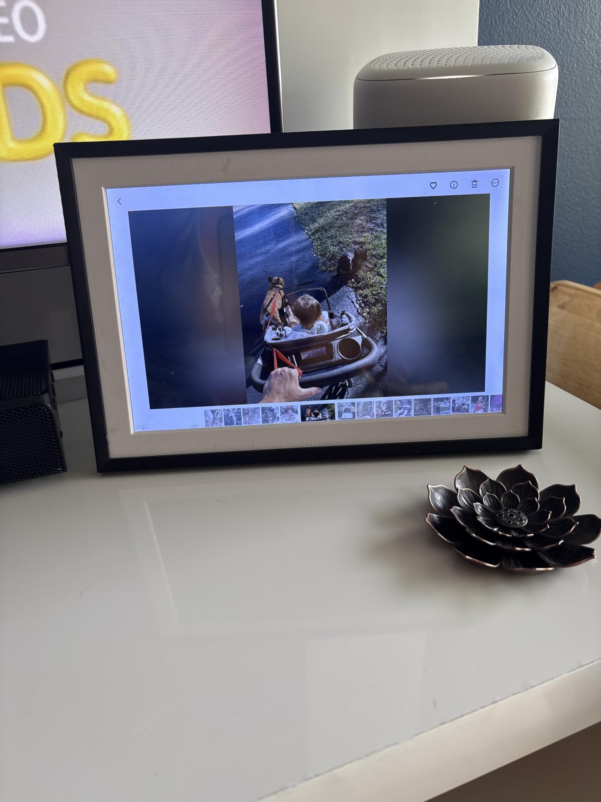 Dragon Touch 10.1'' WiFi Digital Picture Frame | 1280*800 HD IPS Touch Screen Digital Photo Frame Share Photos/Videos Instantly via Free App Best Gifts for Mom, Women customer photo 2