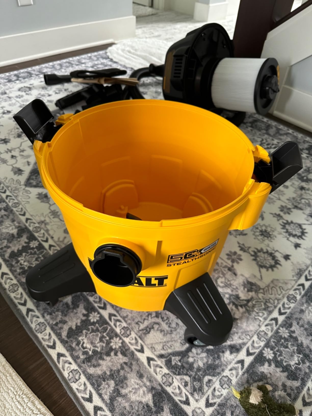 DEWALT STEALTHSONIC Wet Dry Shop Vac 6 Gallon 5 HP, DXV06P-QT customer photo 1