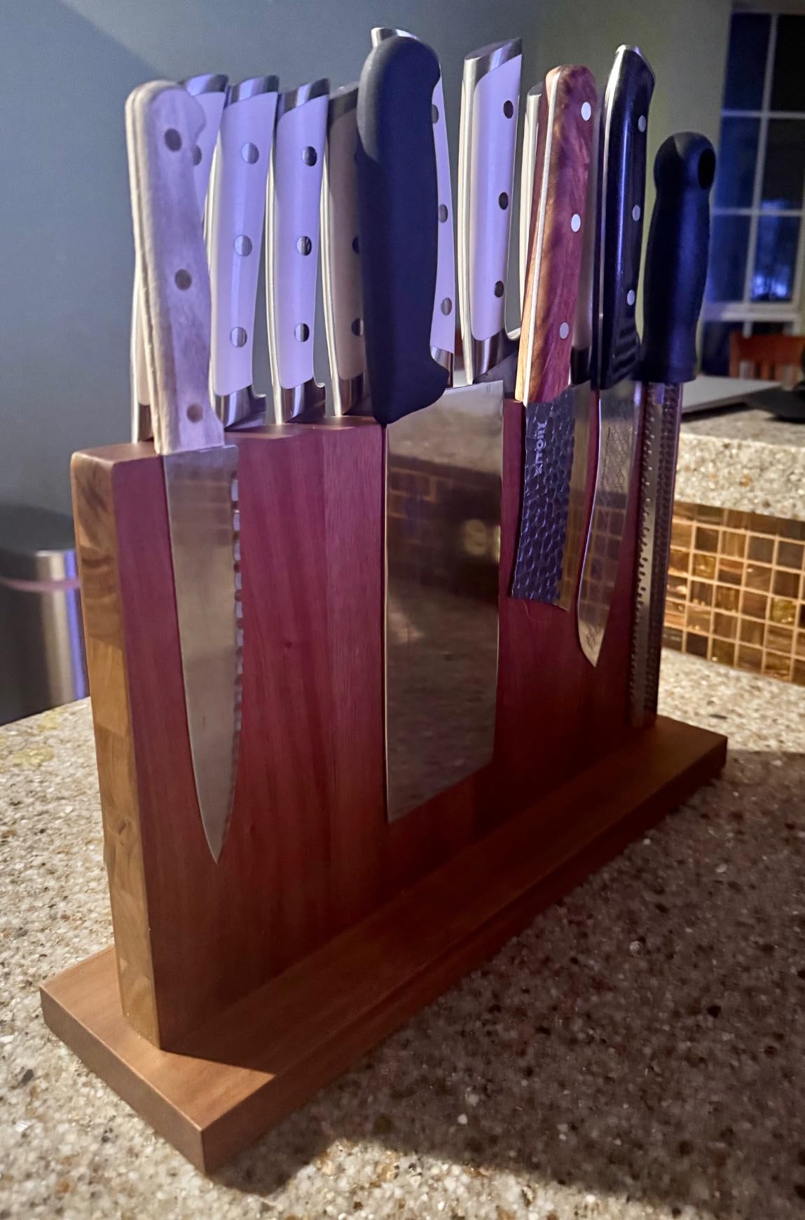 ENOKING Extra Large Magnetic Knife Block, 15.2-In Acacia Wood Knife Holder for Home Kitchen, Universal Knife Holder Stand with Strong Enhanced Magnets for Safe and Multifunctional Knife Storage customer photo 1