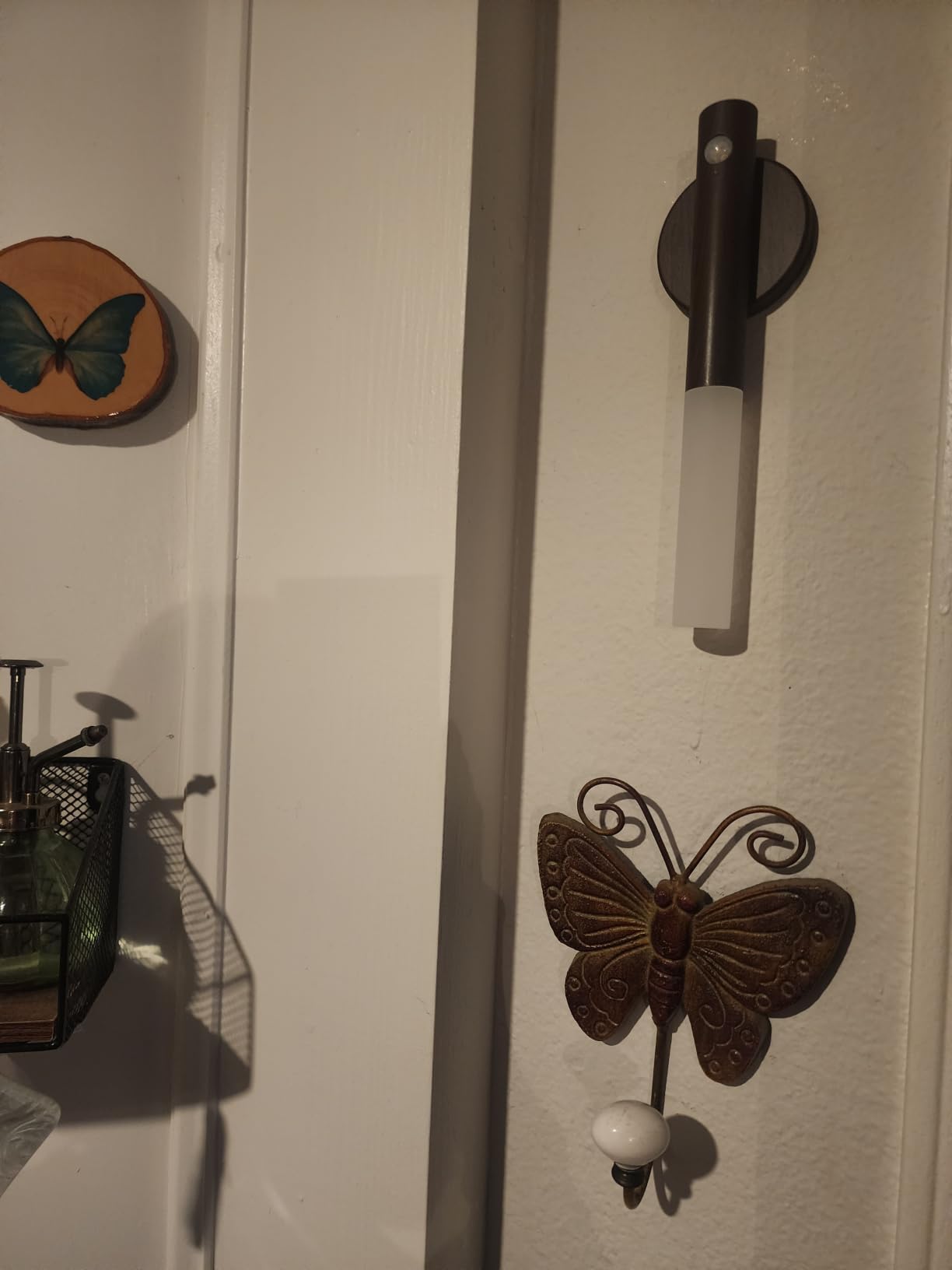 iThird Motion Sensor Light Indoor, 2200mAh Rechargeable Wall Sconce customer photo 1