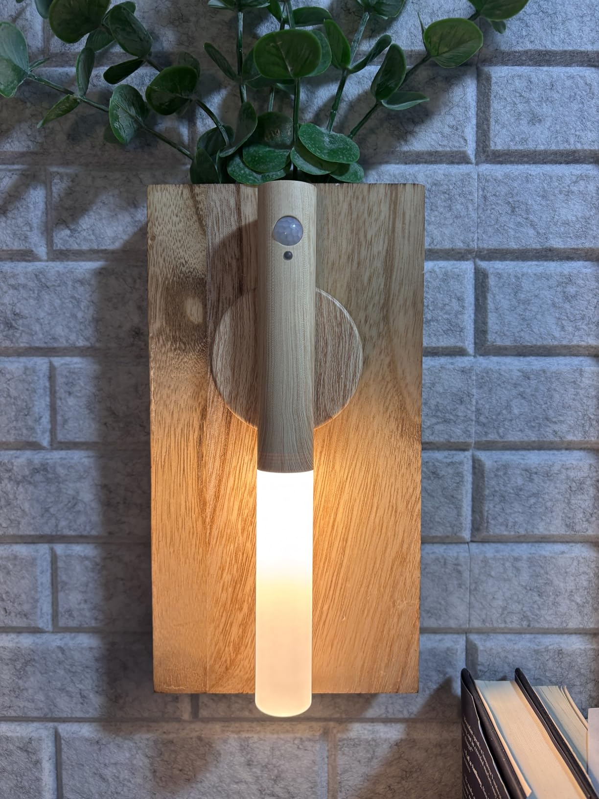 iThird Motion Sensor Light Indoor, 2200mAh Rechargeable Wall Sconce customer photo 2