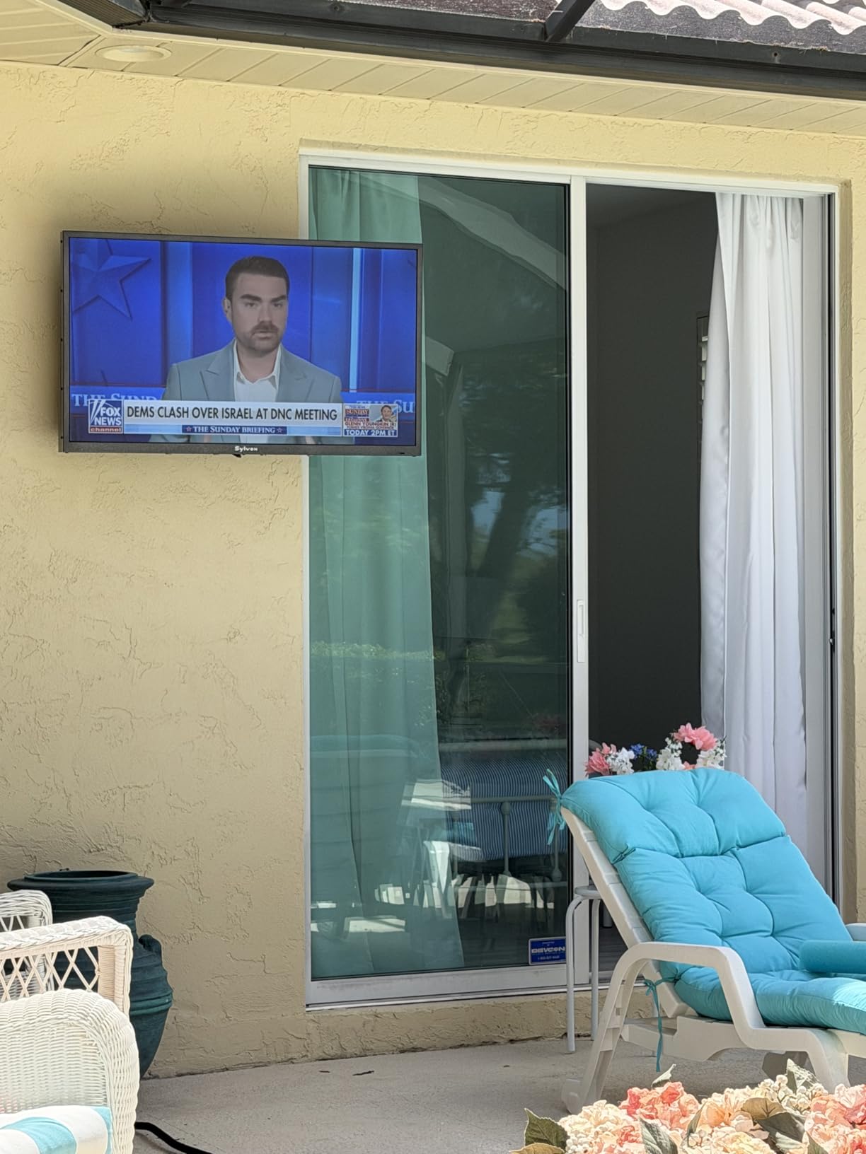 SYLVOX Outdoor TV, 43 inch Smart Waterproof Outdoor TV, 4K UHD Weatherproof | IP56, Support Dolby Vision Atmos, Google Cast, 1000 nit Brightness for Outside Partial Sun & Full Shade (Deck Pro 3.0 /2026) customer photo 1